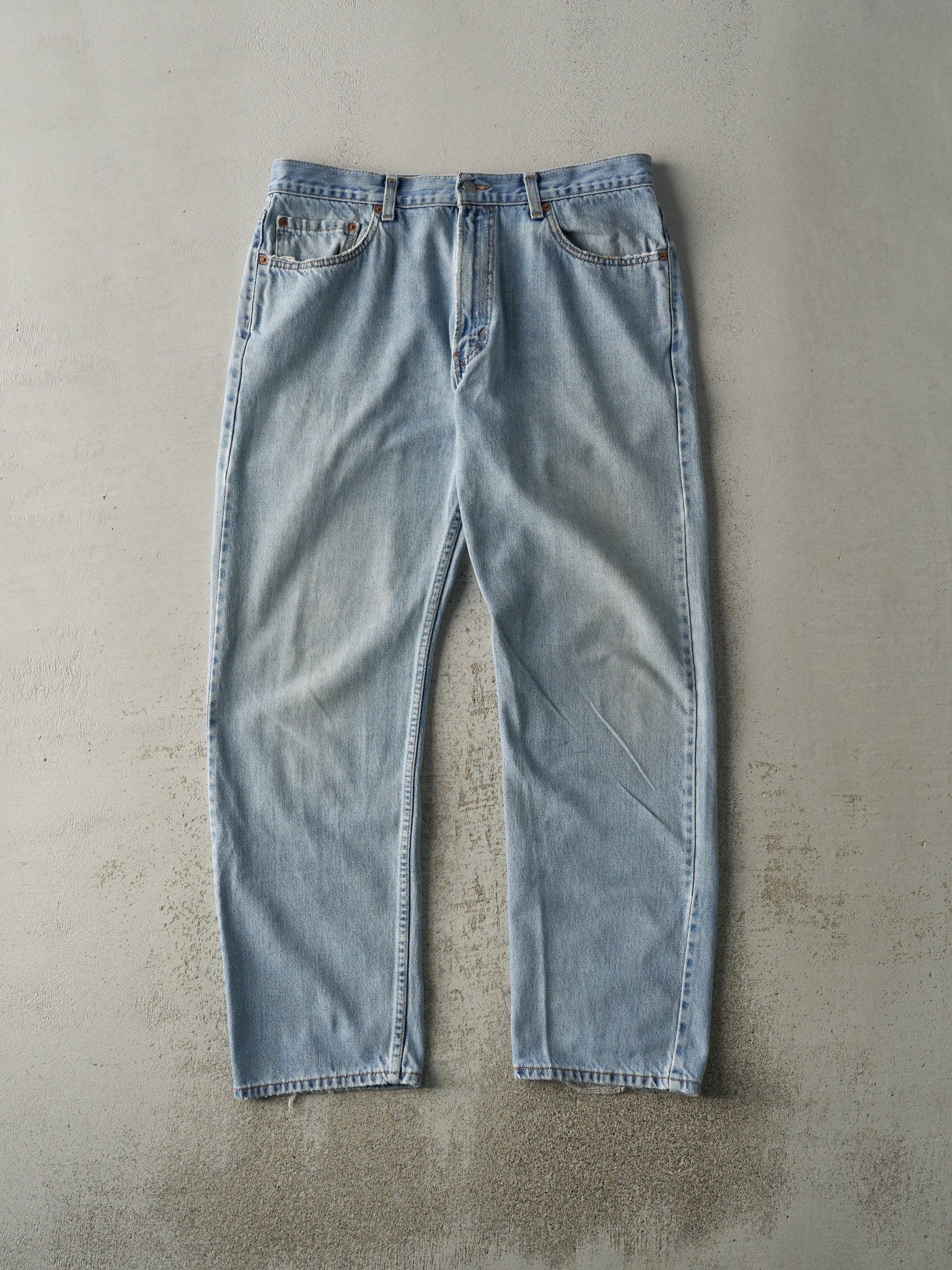 Vintage 90s Light Wash Levi's 505 Jeans (35.5x31)