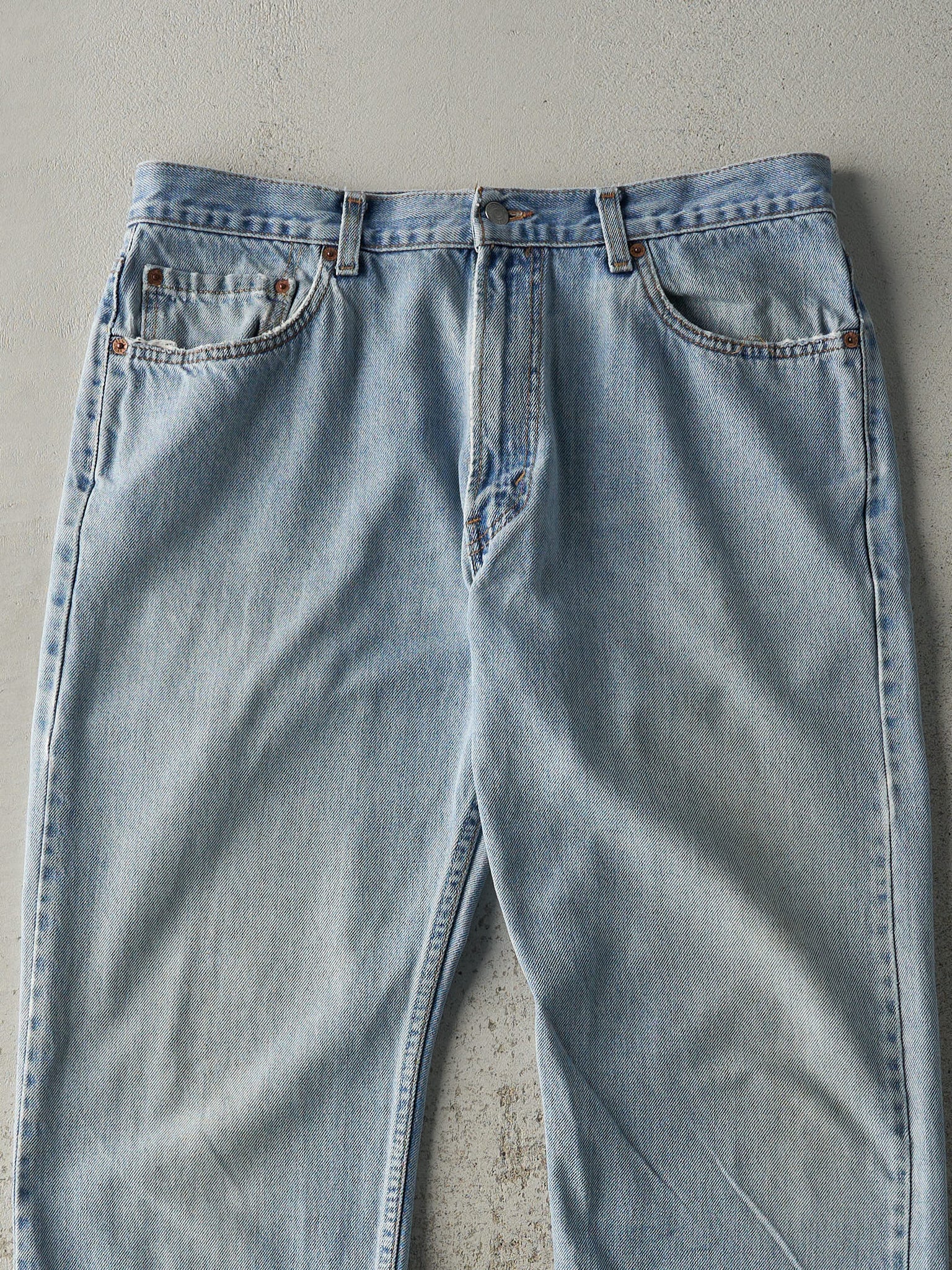 Vintage 90s Light Wash Levi's 505 Jeans (35.5x31)