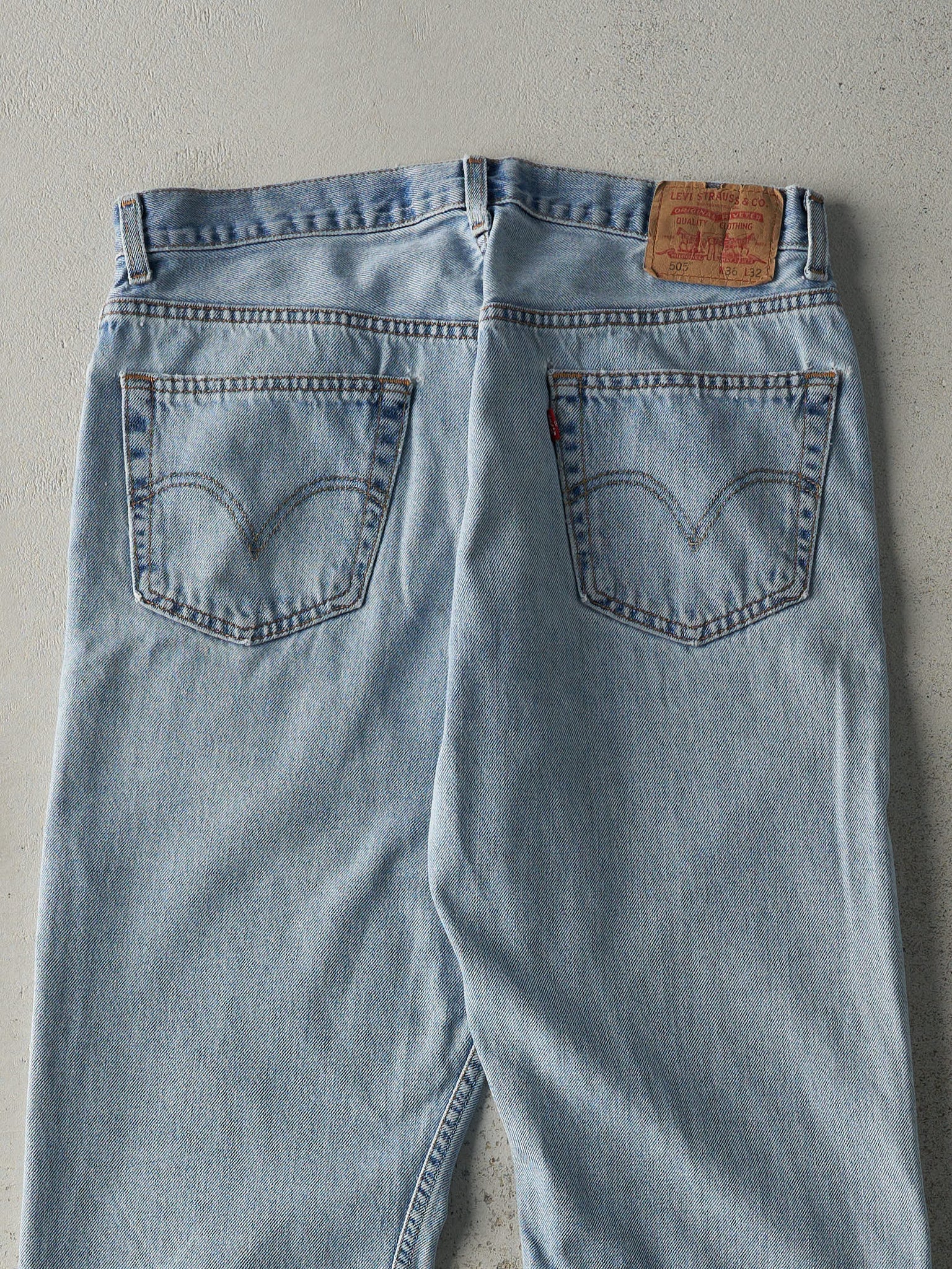 Vintage 90s Light Wash Levi's 505 Jeans (35.5x31)