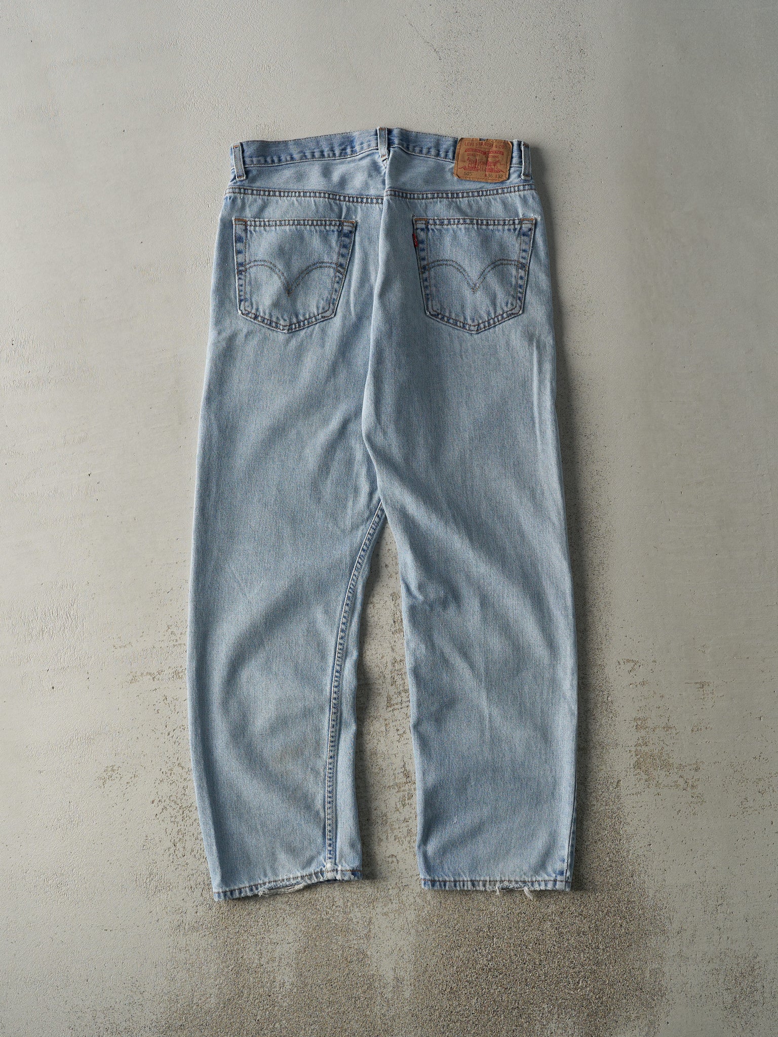 Vintage 90s Light Wash Levi's 505 Jeans (35.5x31)