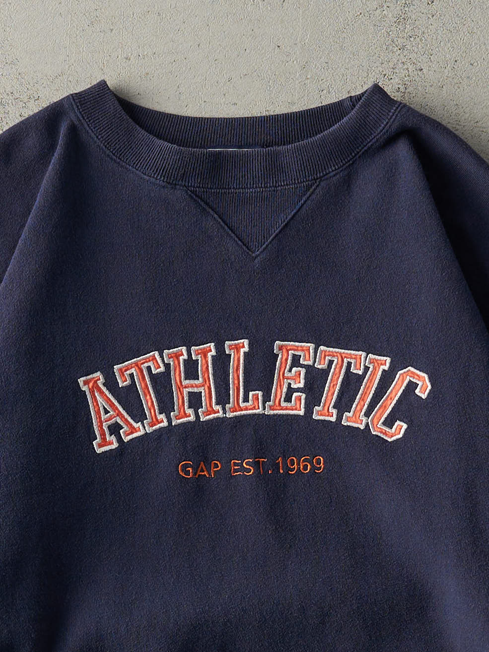 Vintage Y2K Navy Embroidered Gap Athletic Boxy Crewneck (M/L)
