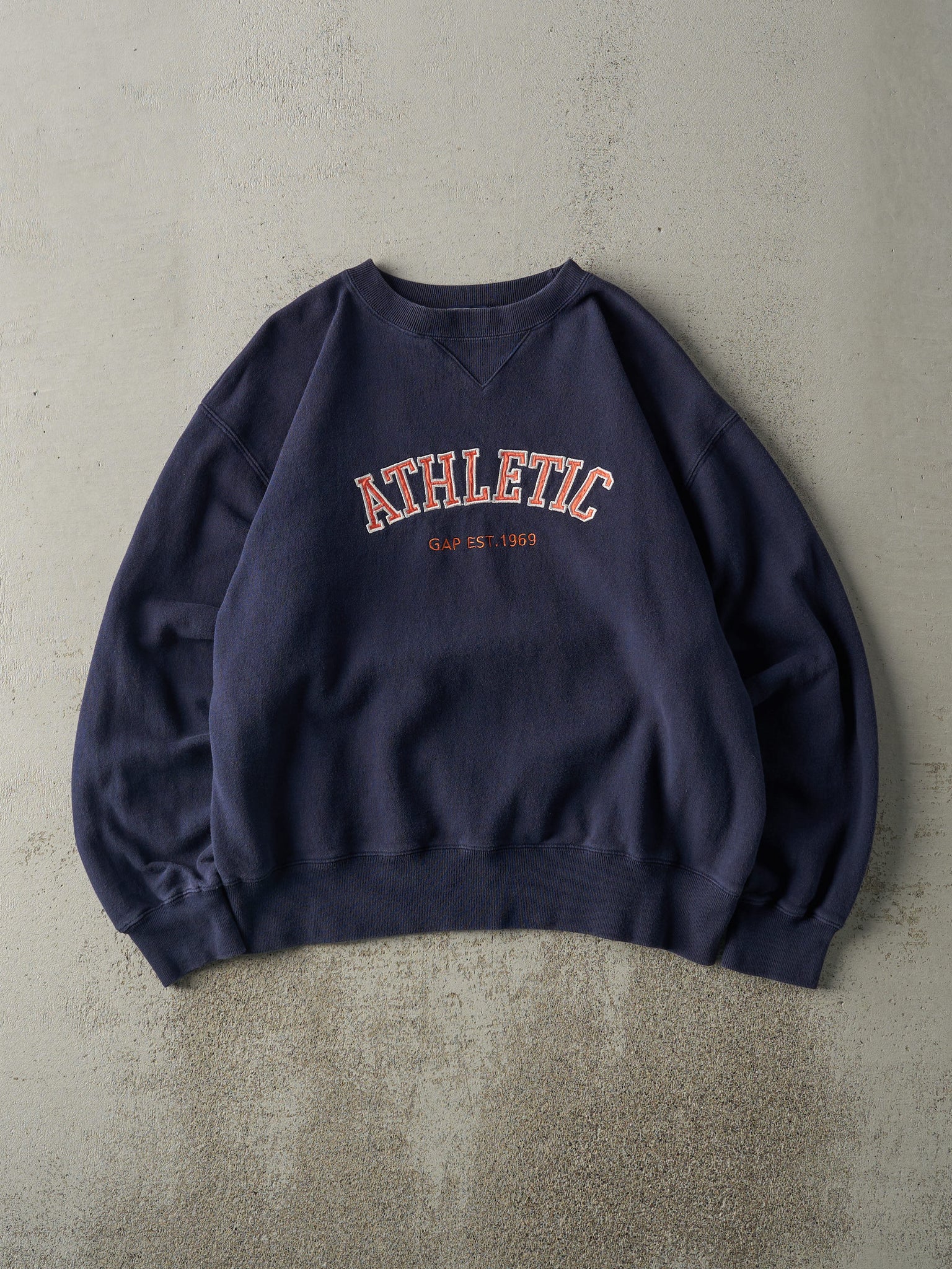 Vintage Y2K Navy Embroidered Gap Athletic Boxy Crewneck (M/L)