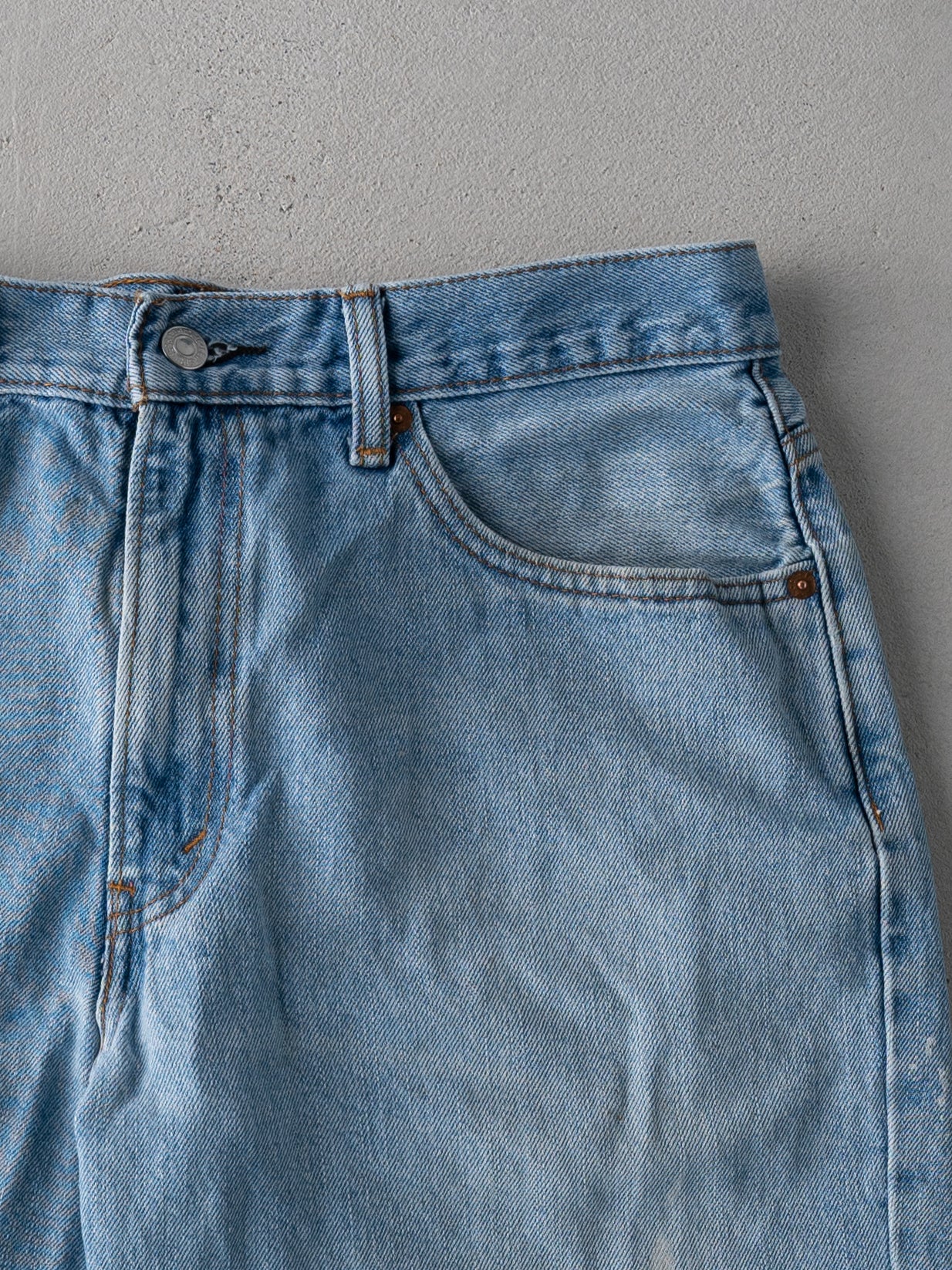 Vintage Y2K Blue Levi 550 Cut Off Denim Shorts (32 x 10)