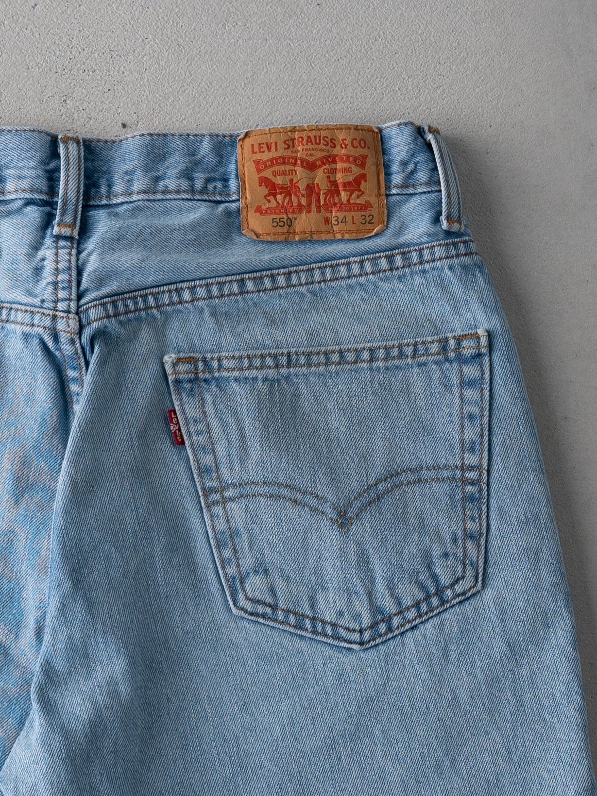 Vintage Y2K Blue Levi 550 Cut Off Denim Shorts (32 x 10)