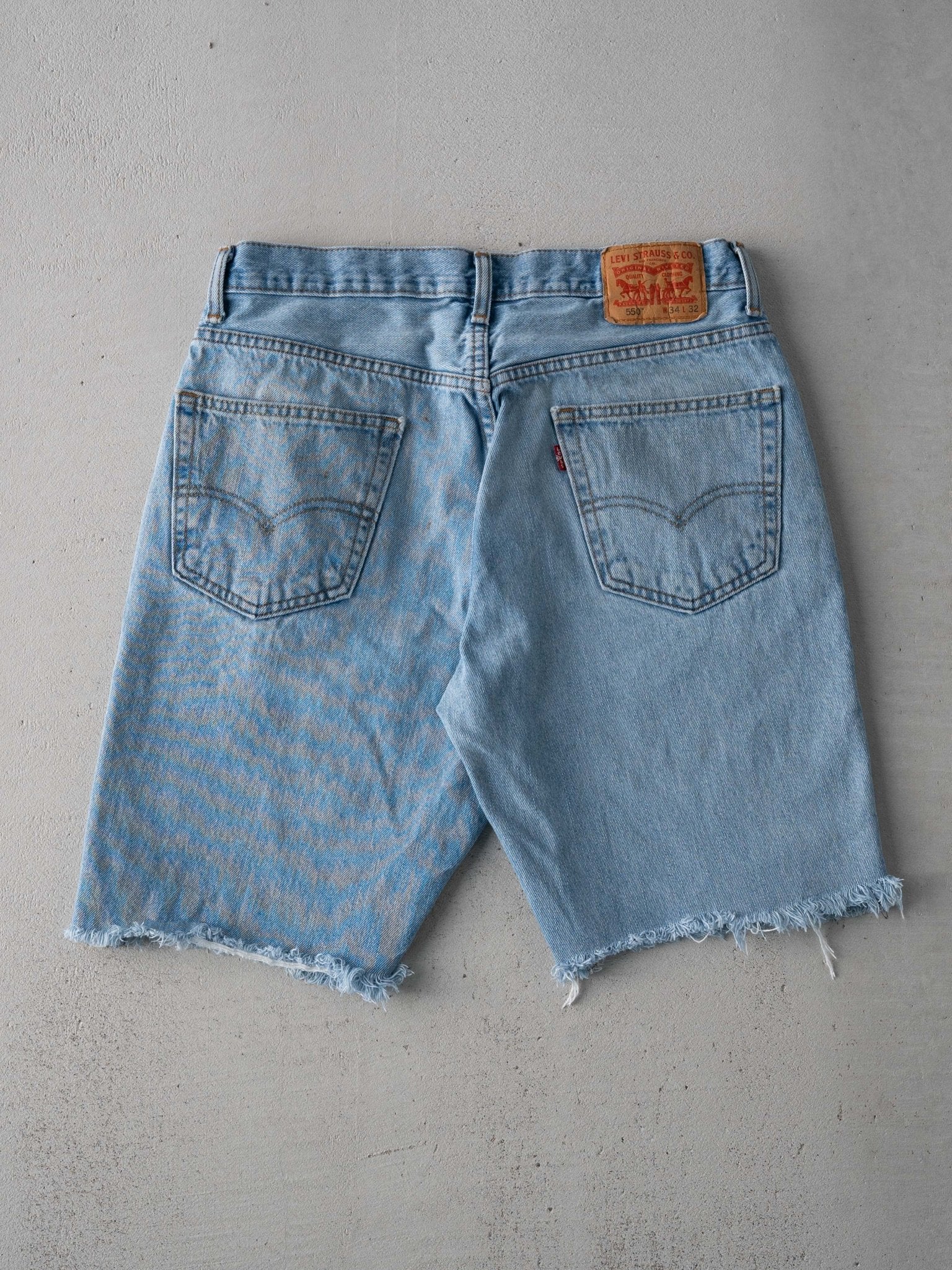 Vintage Y2K Blue Levi 550 Cut Off Denim Shorts (32 x 10)