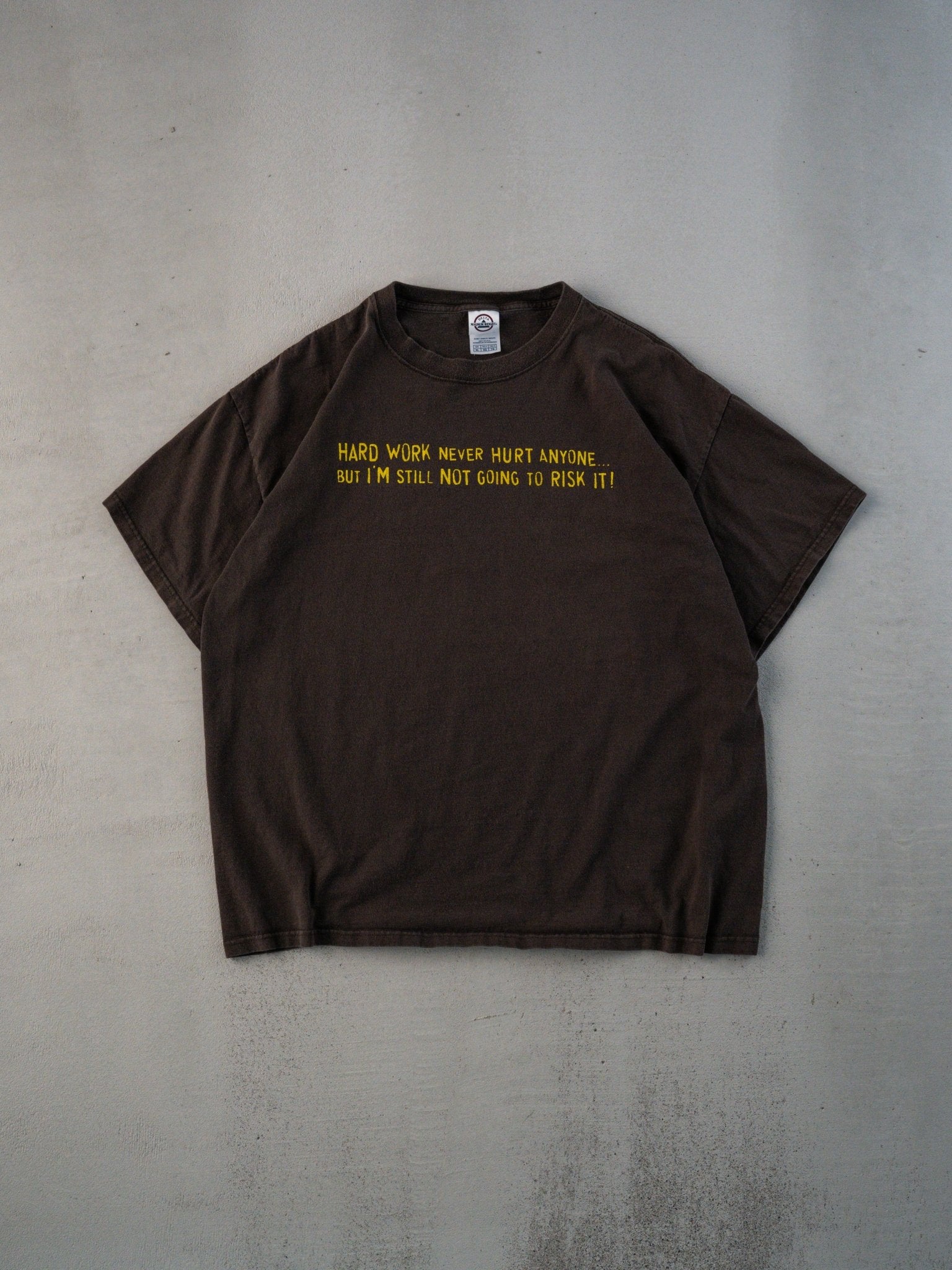 Vintage Y2K Brown "Hard work never hurt anyone" Tee (L)