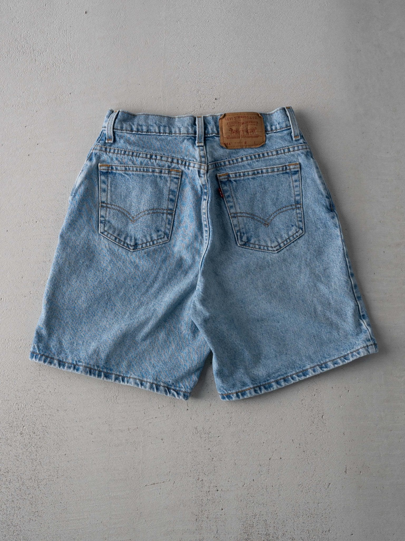 Vintage 90s Blue Levi 551 Denim Shorts (28 x 7)