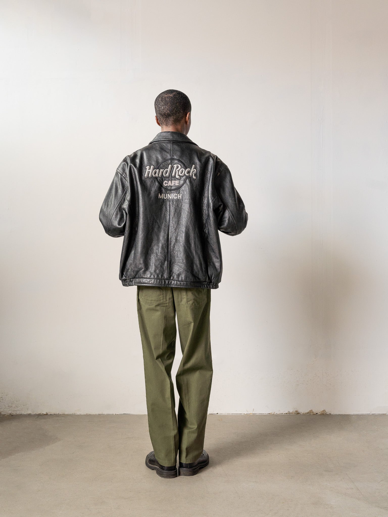 Vintage 90s Black Hard Rock Cafe Munich Leather Bomber Jacket (M/L)