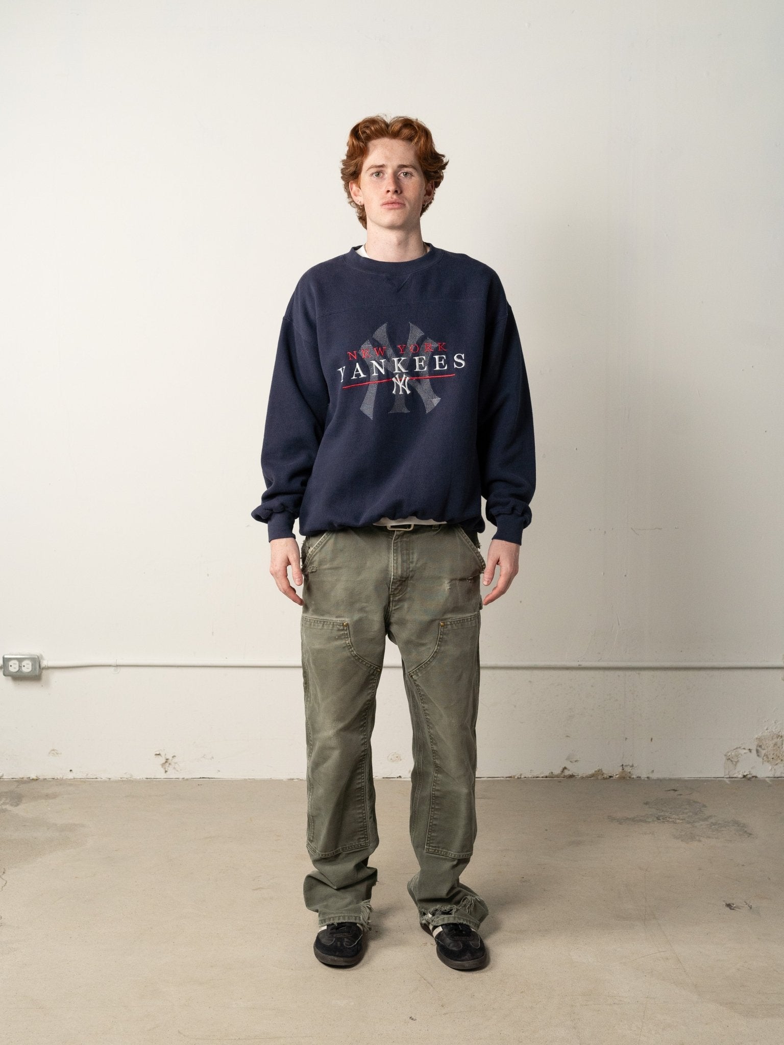 Vintage 90s Navy Blue Embroidered New York Yankees Crewneck (L)