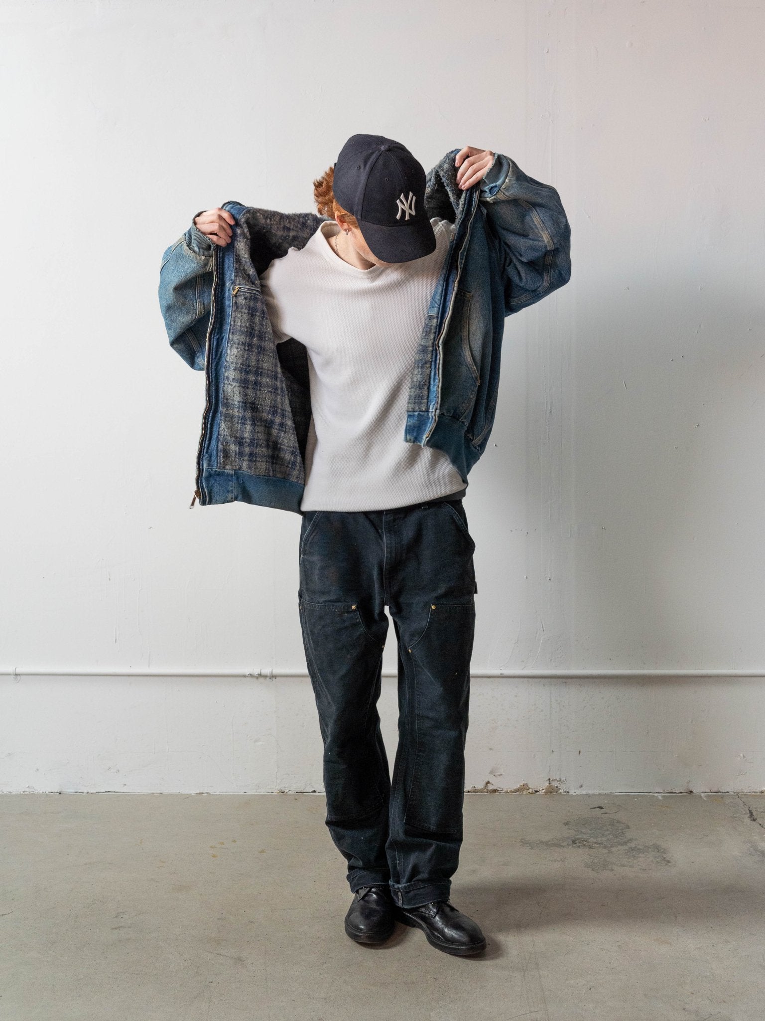 Vintage 90s Mid Wash Carhartt Hooded Blanket Lined Denim Workwear Jacket (L/XL)