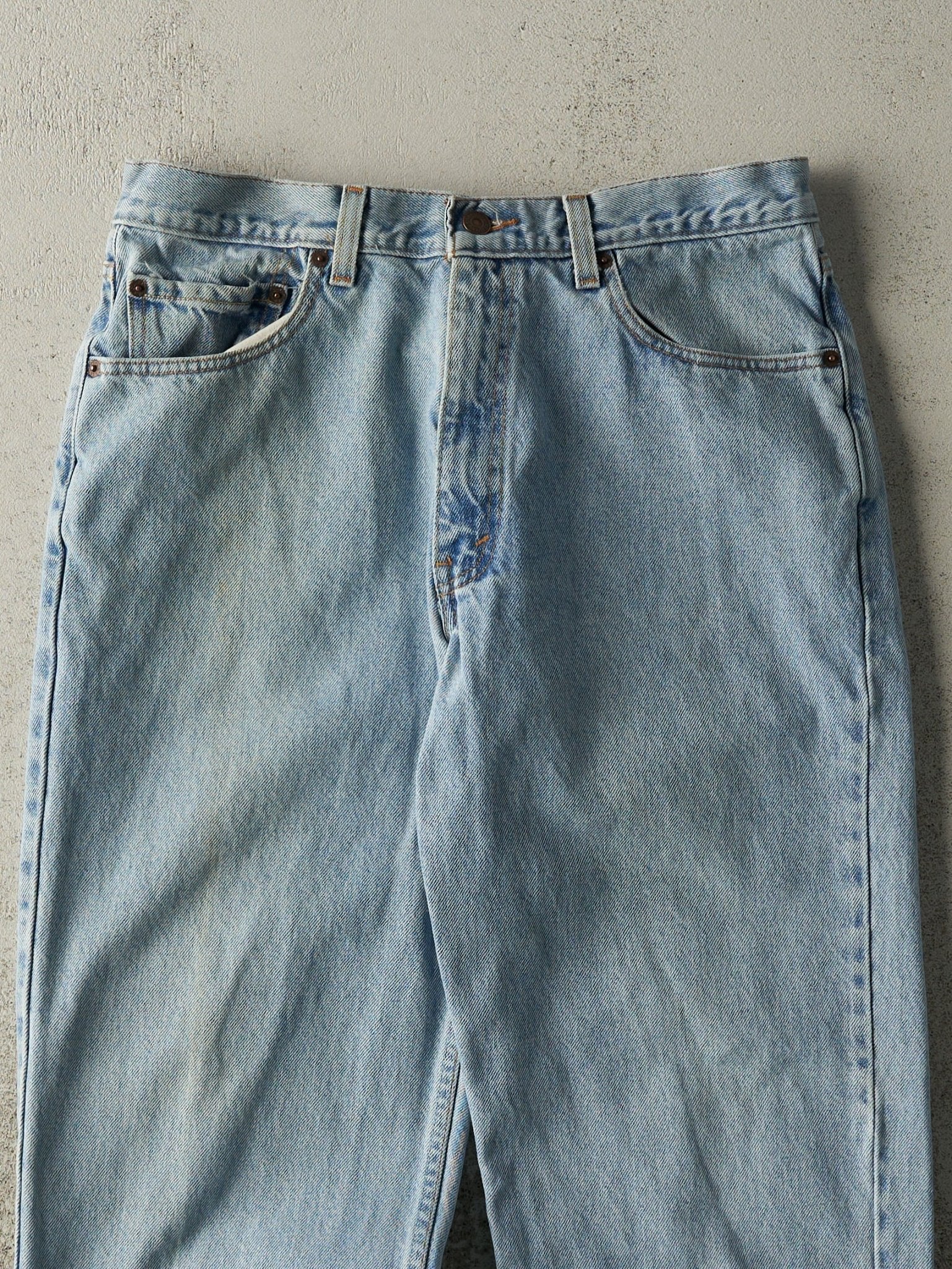 Vintage Y2K Light Wash Levi's Jeans (33x31)