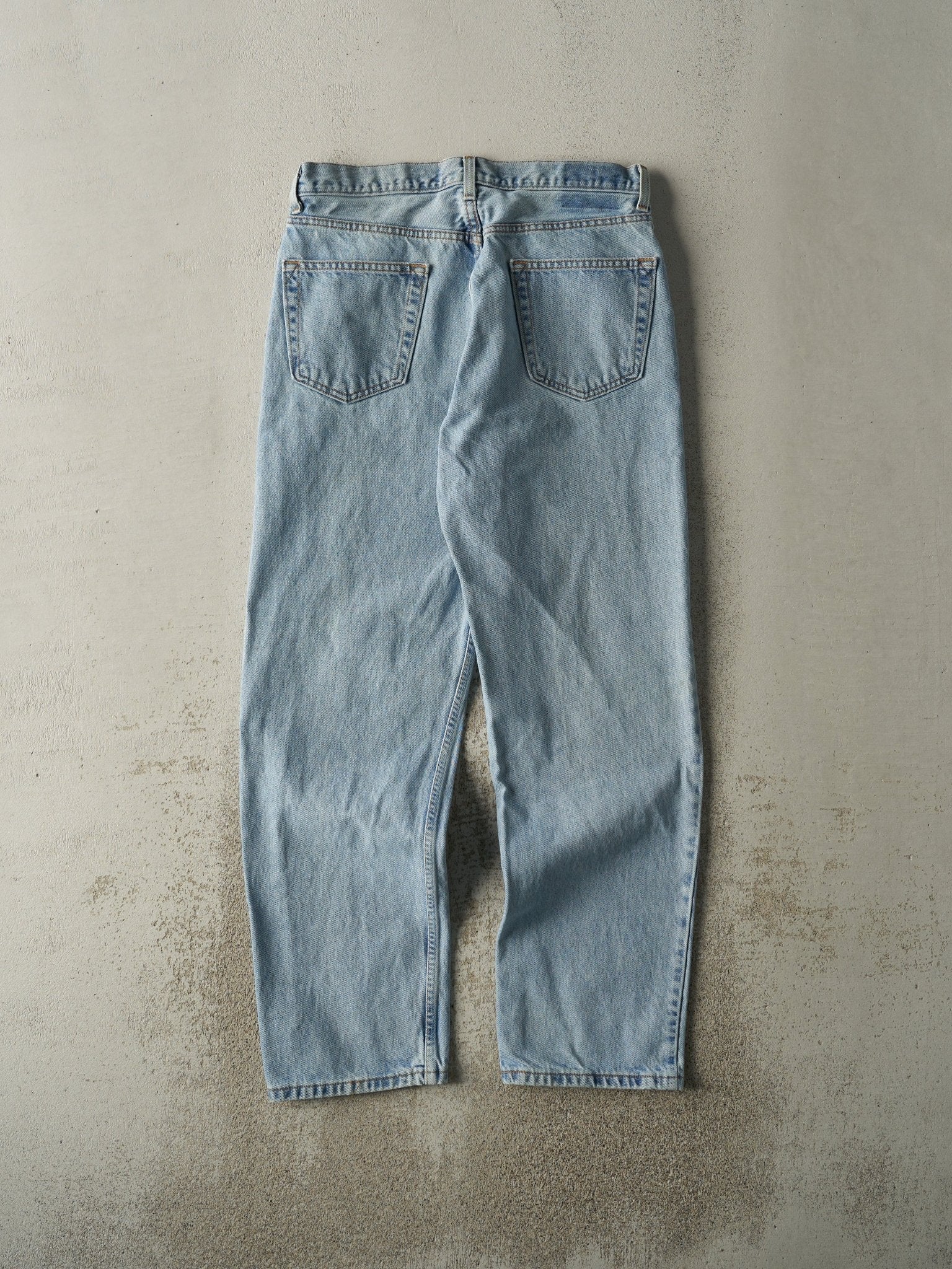 Vintage Y2K Light Wash Levi's Jeans (33x31)