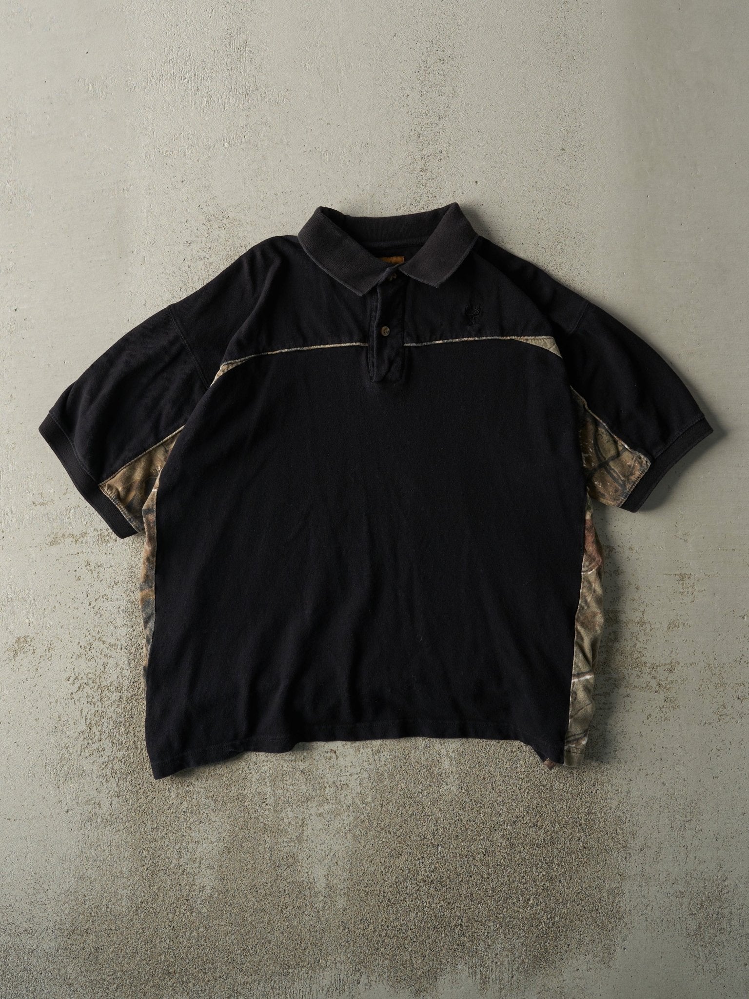Vintage 90s Black & Camo Buck Wear x Realtree Quarter Button Tee (L/XL)