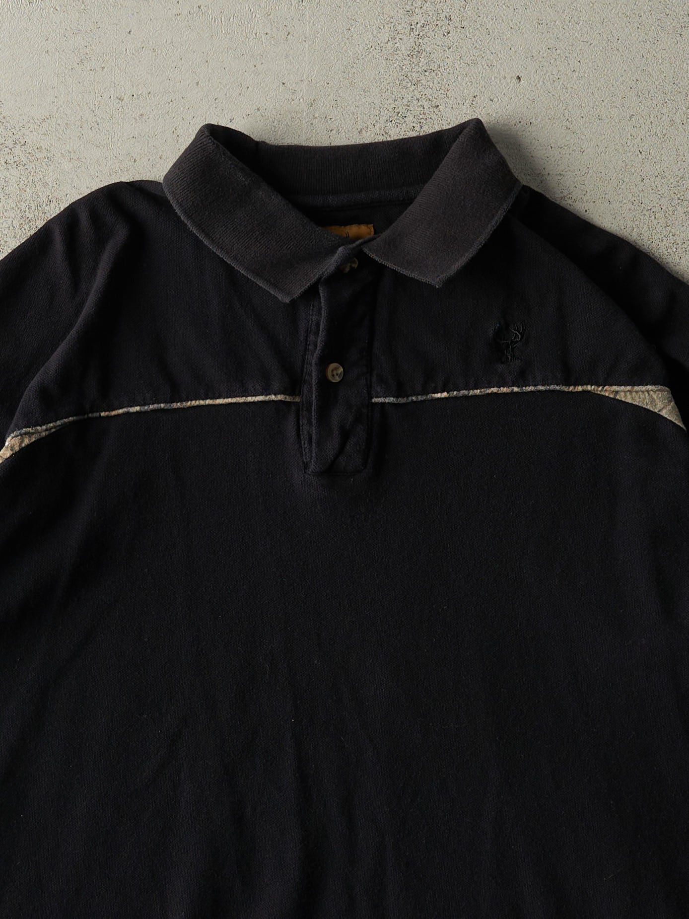 Vintage 90s Black & Camo Buck Wear x Realtree Quarter Button Tee (L/XL)