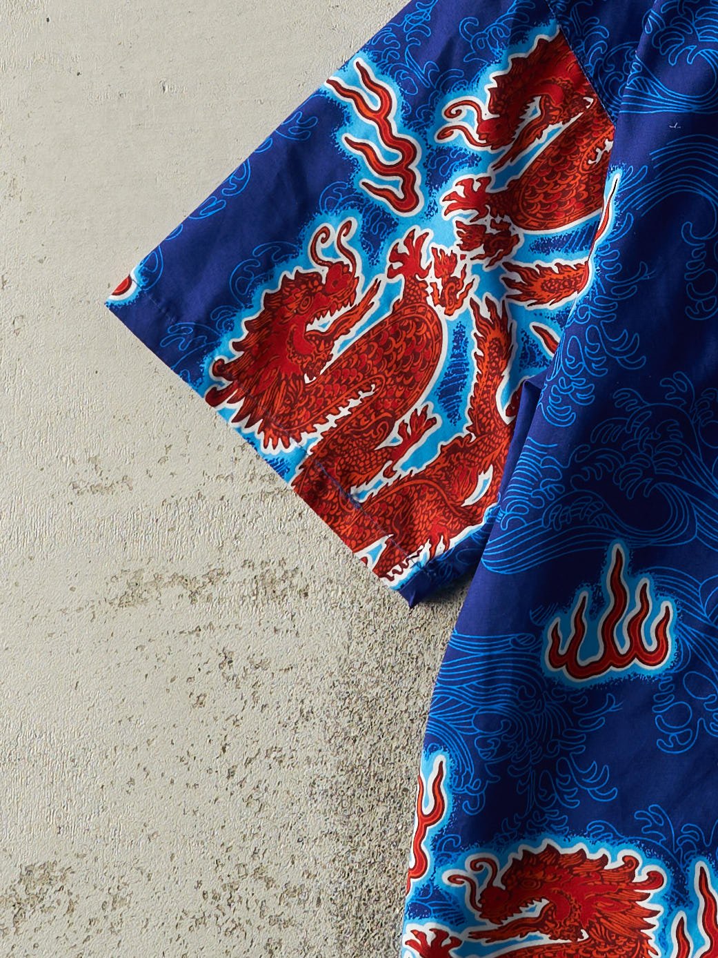 Vintage Y2K Blue Dragon Print Button Up Tee (L)
