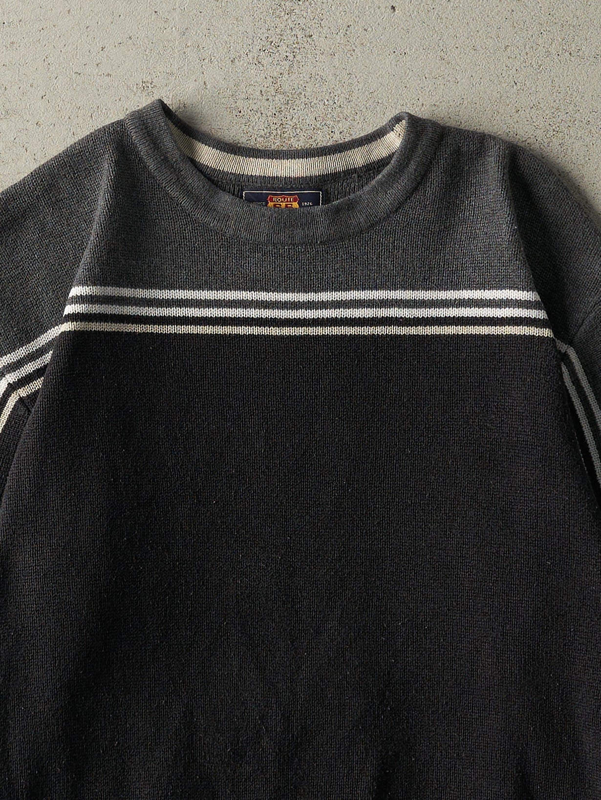 Vintage Y2K Grey & Black Knit Pullover (M)