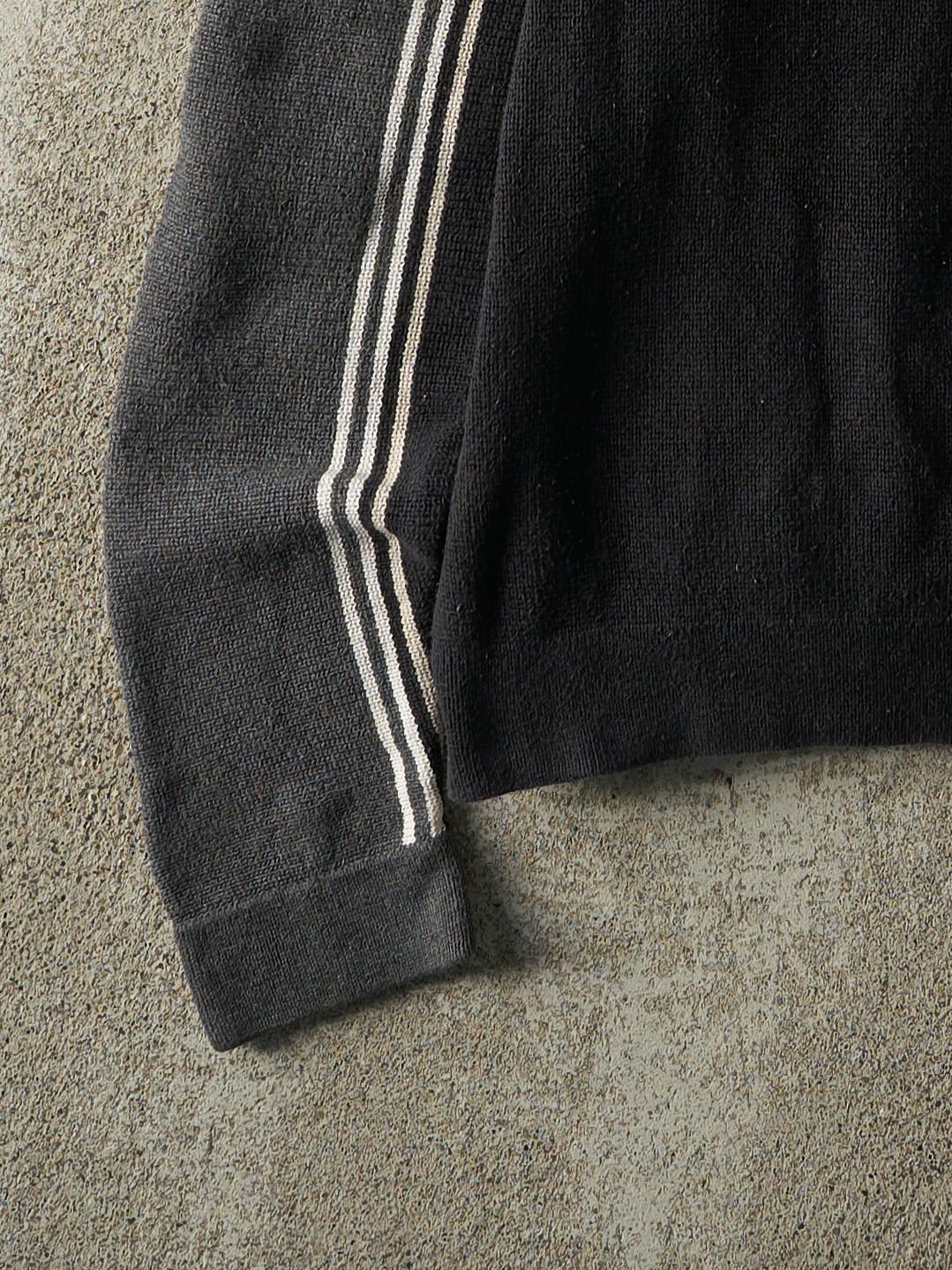 Vintage Y2K Grey & Black Knit Pullover (M)