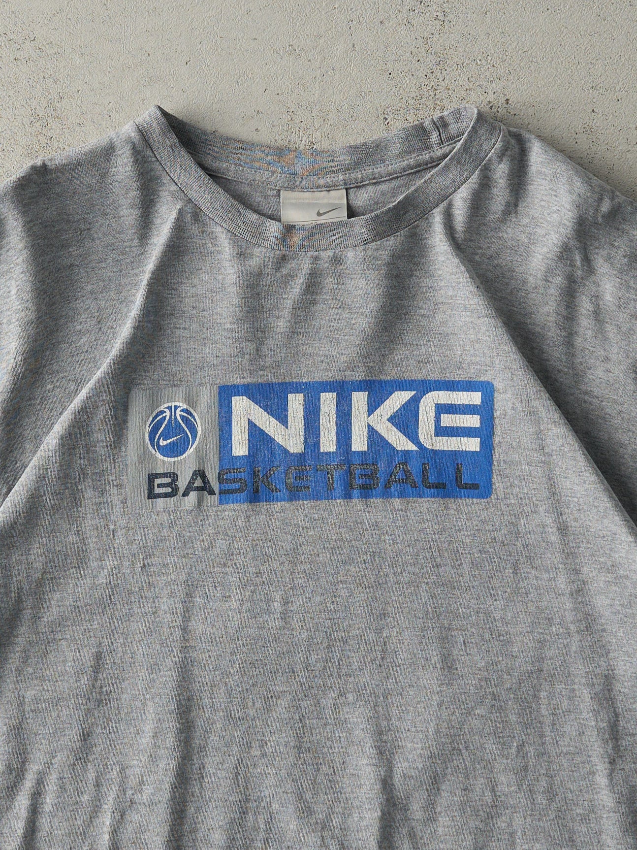 Vintage Y2K Grey Nike Basketball Tee (M)