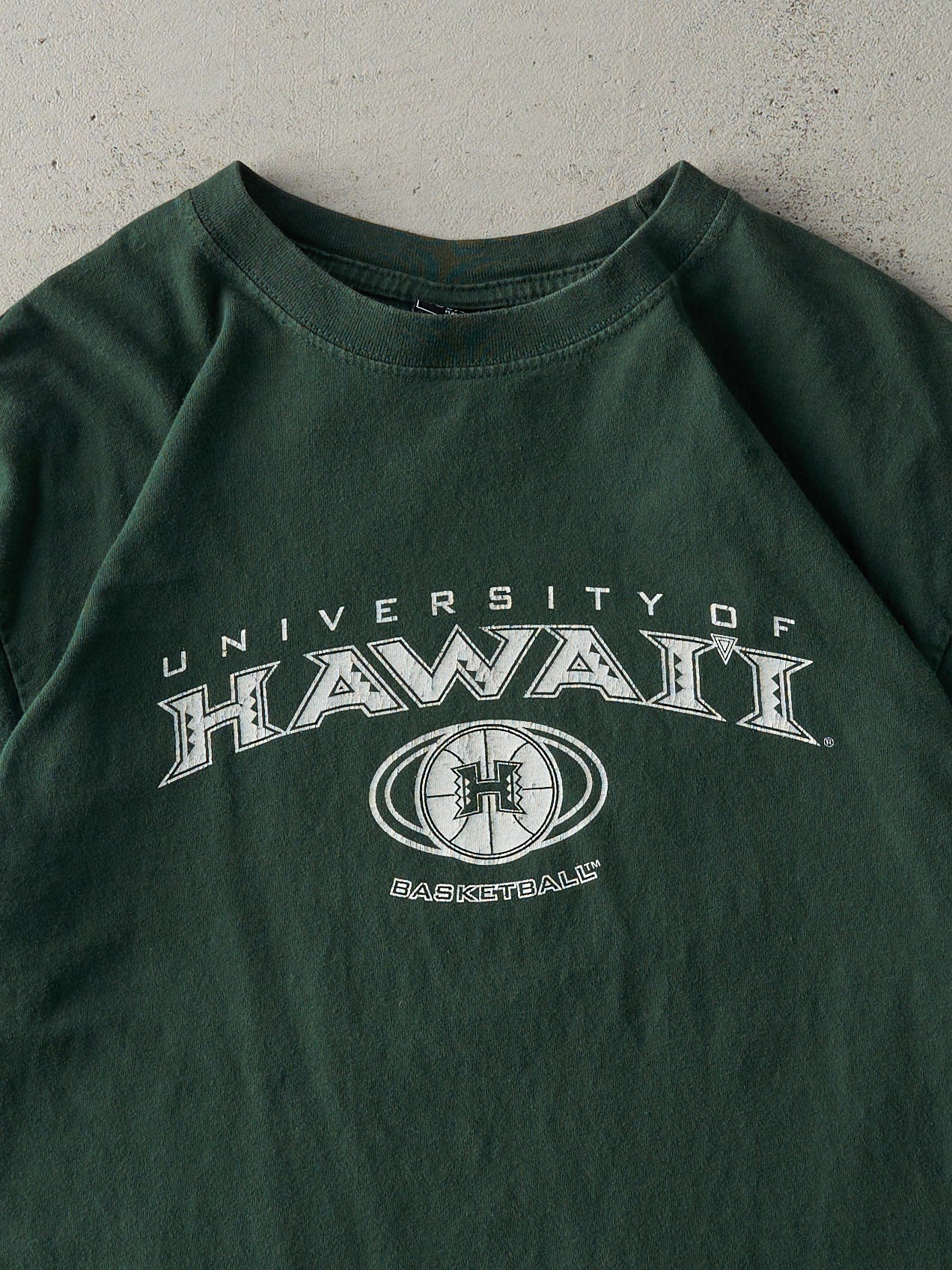 Vintage 90s Forest Green University of Hawaii Basketball Tee (M)