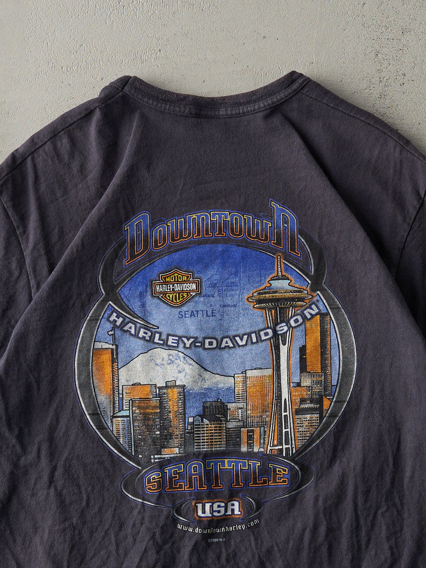 Vintage 99' Navy Blue Downtown Seattle Harley Davidson Tee (M/L)