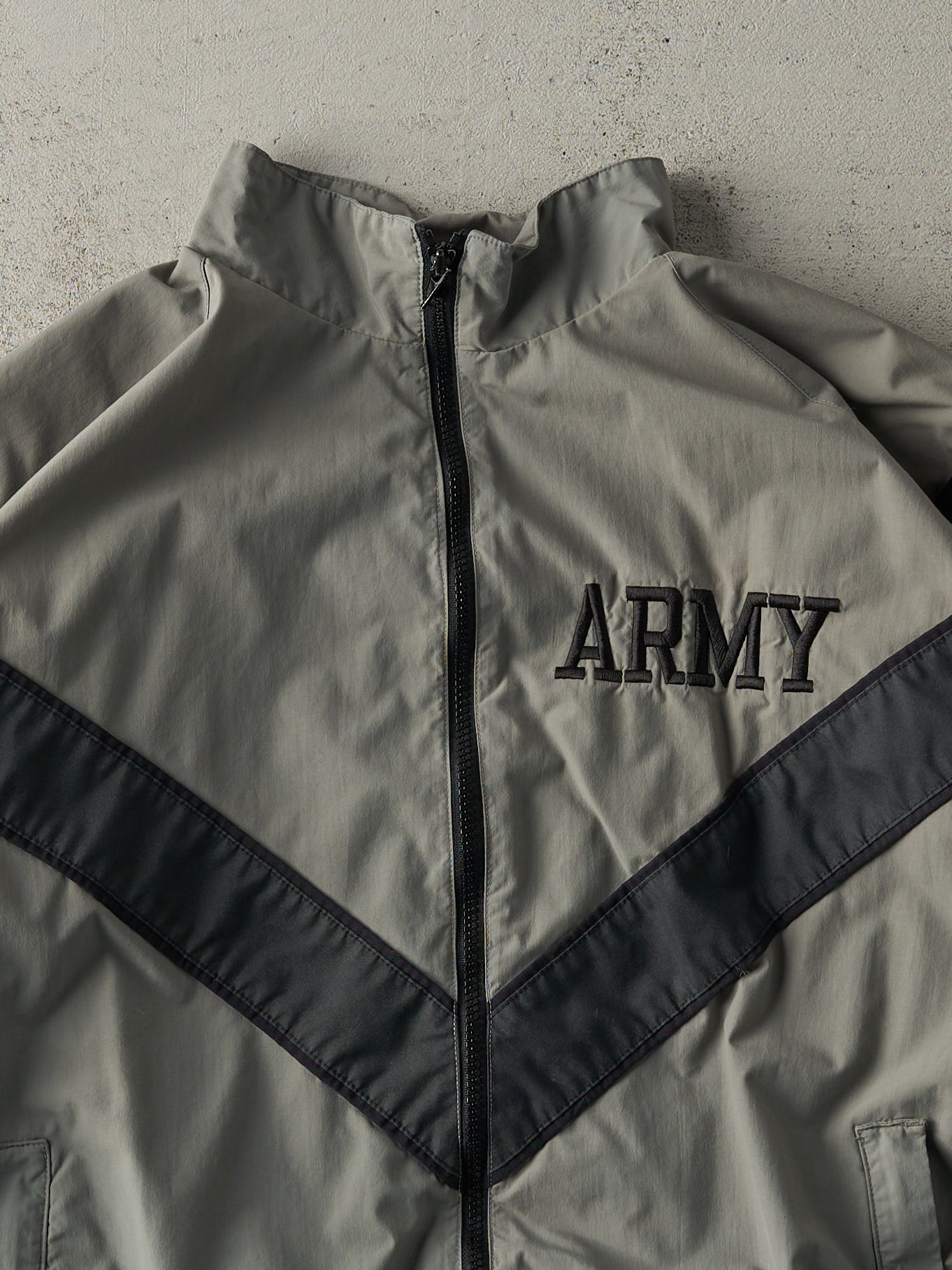 Vintage Y2K Grey US Army Lined Nylon Windbreaker Jacket (L)