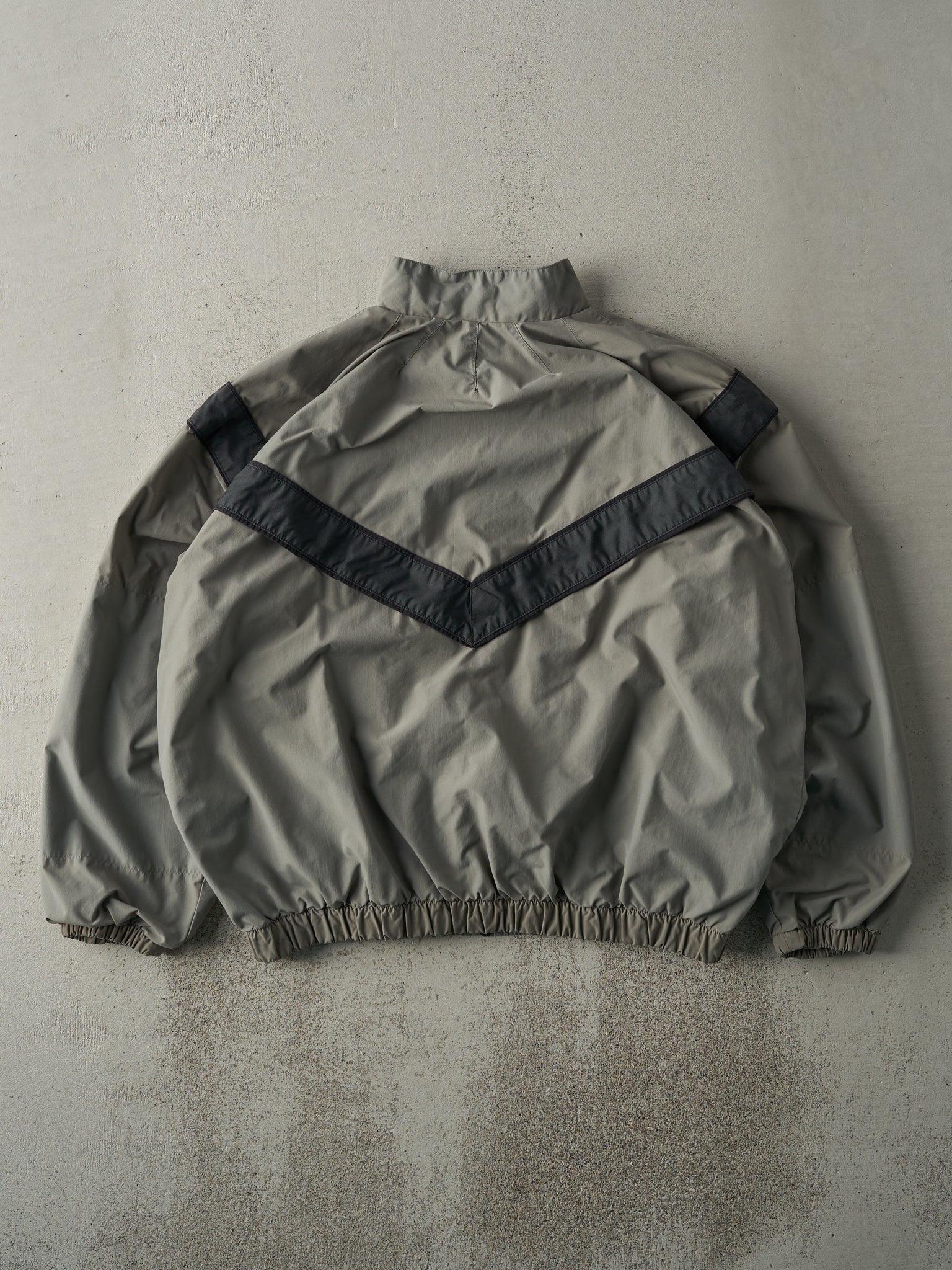 Vintage Y2K Grey US Army Lined Nylon Windbreaker Jacket (L)