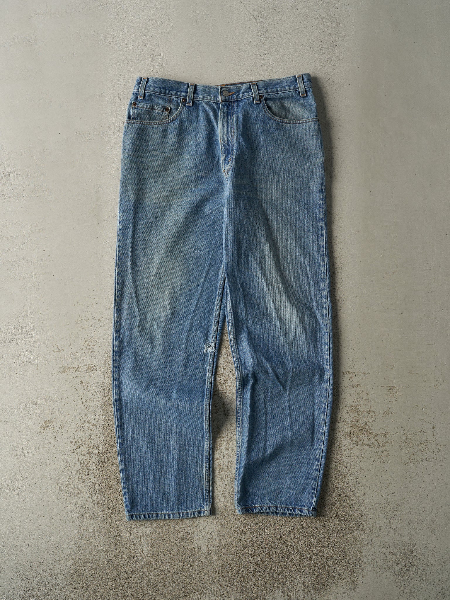 Vintage 90s Light Wash Levi's Relaxed Straight Leg Jeans (35.5x32)