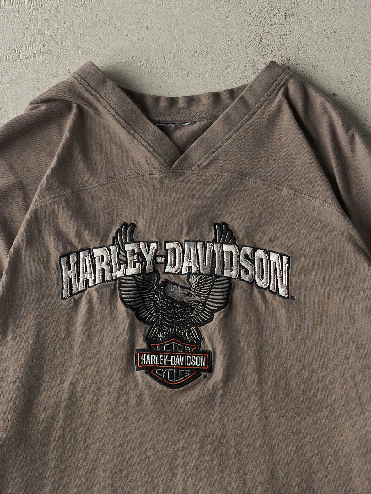 Vintage Y2K Charcoal Grey Thiensville WI Harley Davidson Embroidered Tee (L)