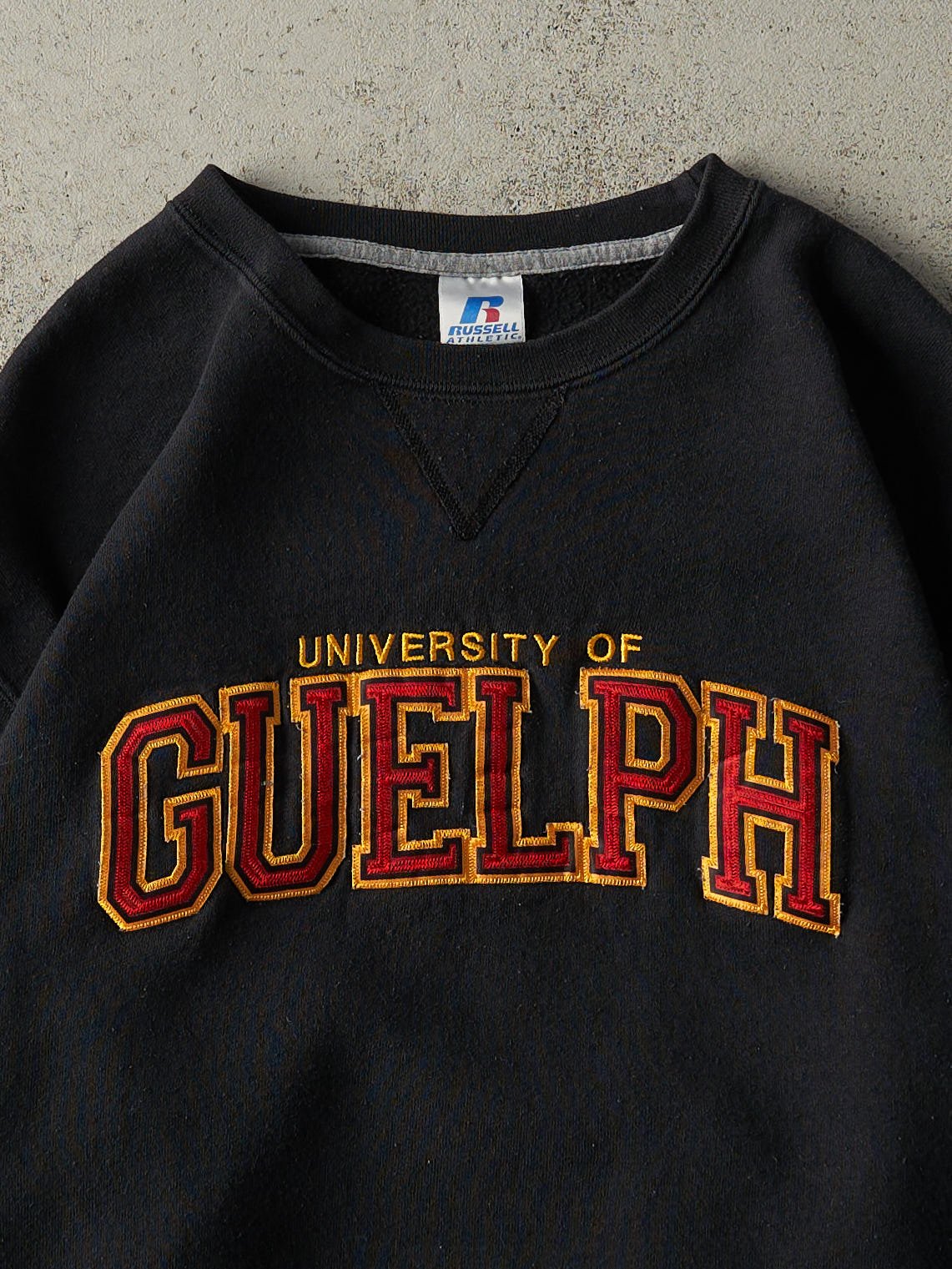 Vintage Y2K Black University of Guelph Russell Athletic Crewneck (L)