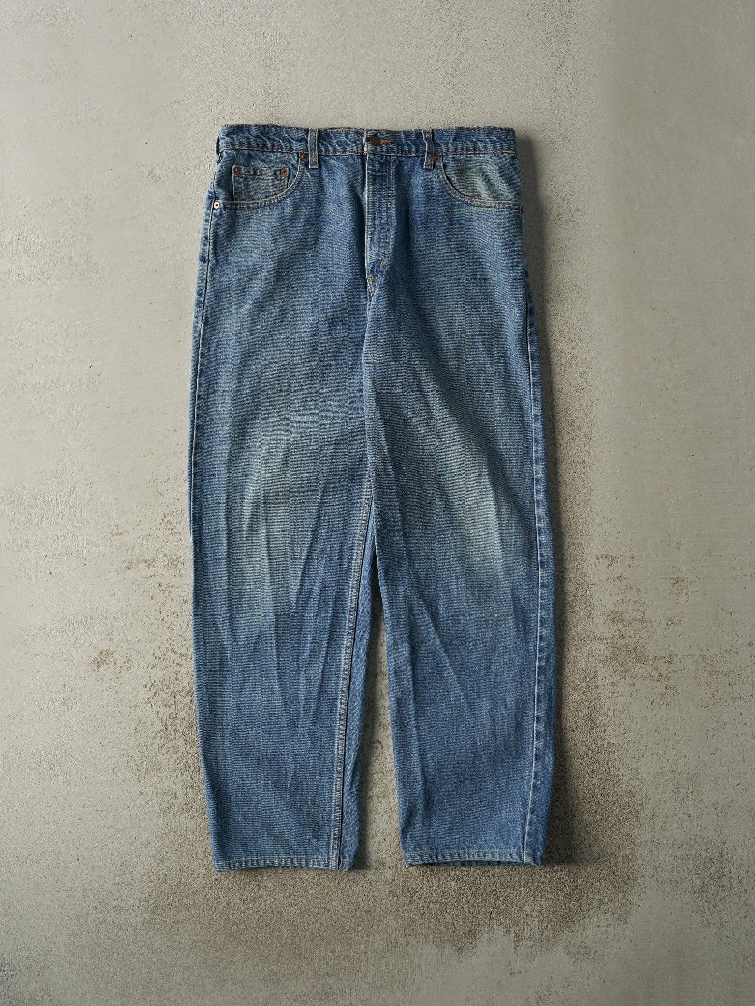 Vintage 90s Light Wash Levi's 550 Jeans (35x32)