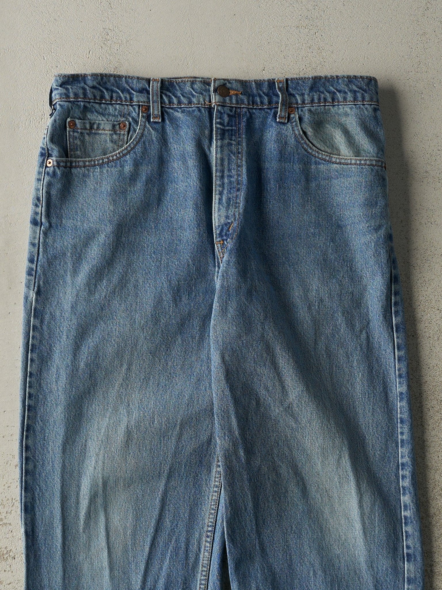 Vintage 90s Light Wash Levi's 550 Jeans (35x32)