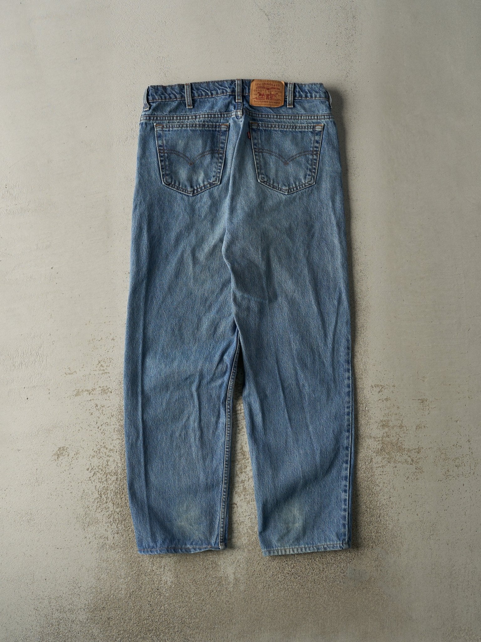 Vintage 90s Light Wash Levi's 550 Jeans (35x32)