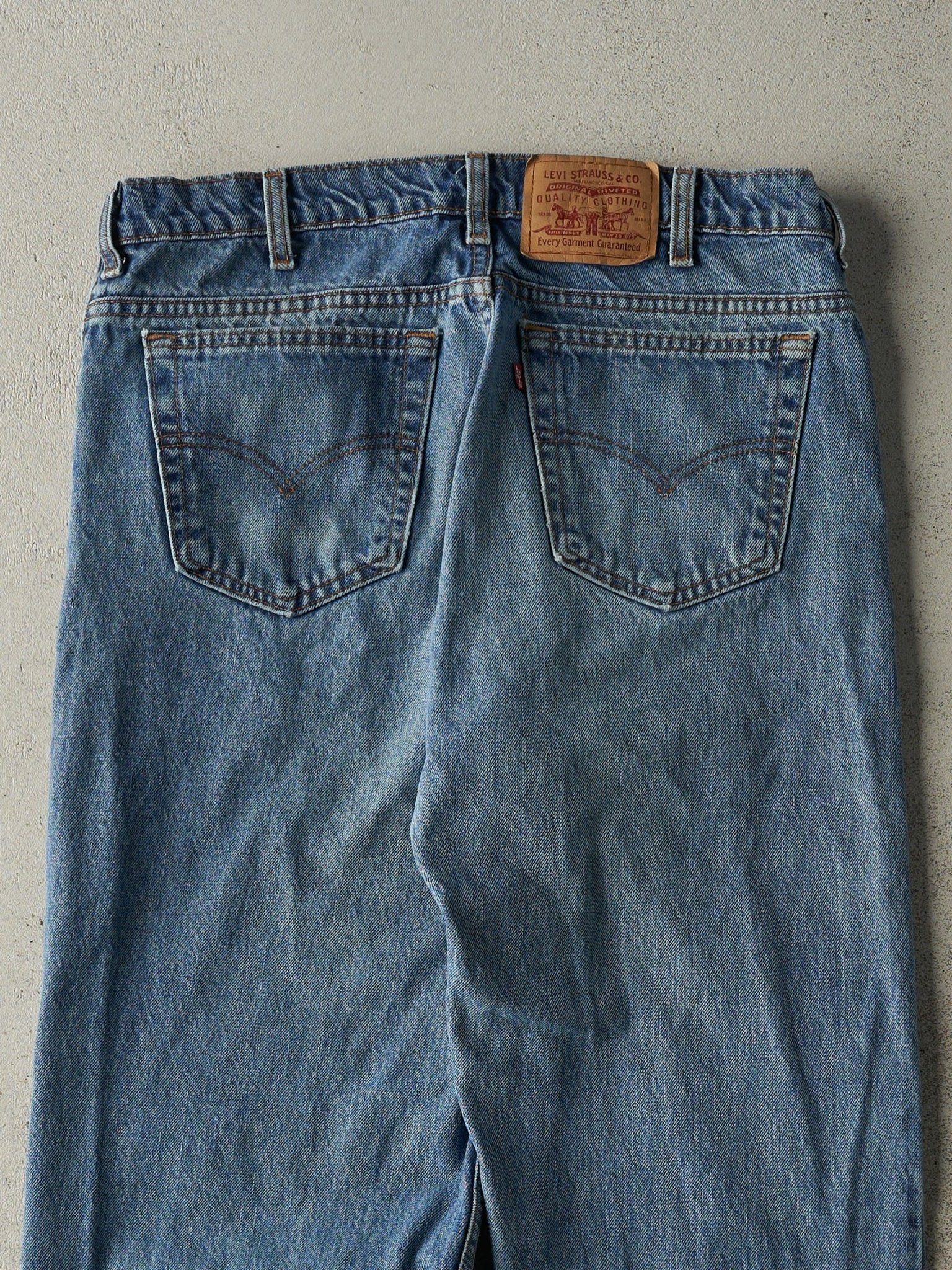 Vintage 90s Light Wash Levi's 550 Jeans (35x32)
