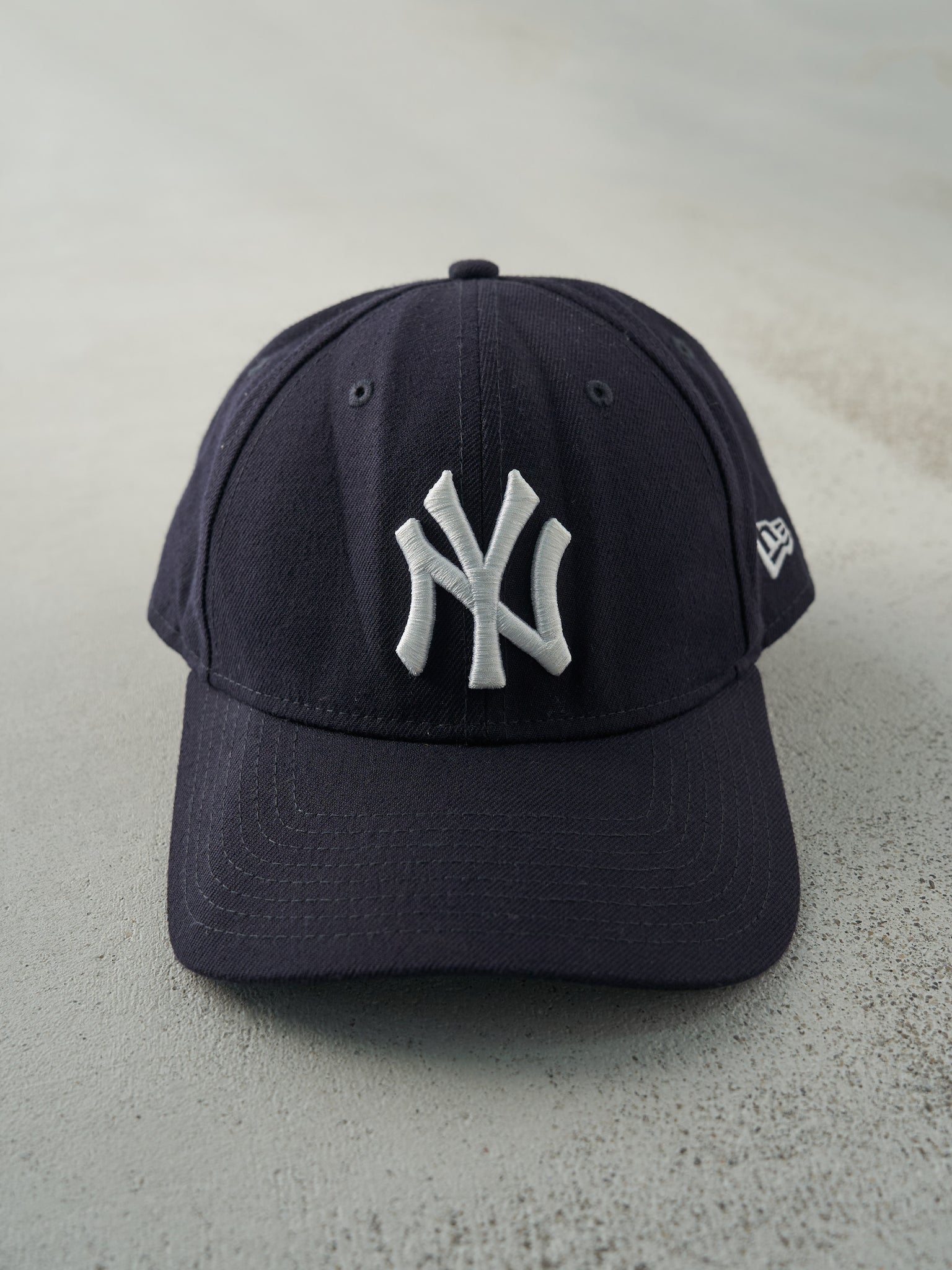 Vintage Y2K Navy Blue 9Forty Embroidered New York Yankees Strap Back Hat