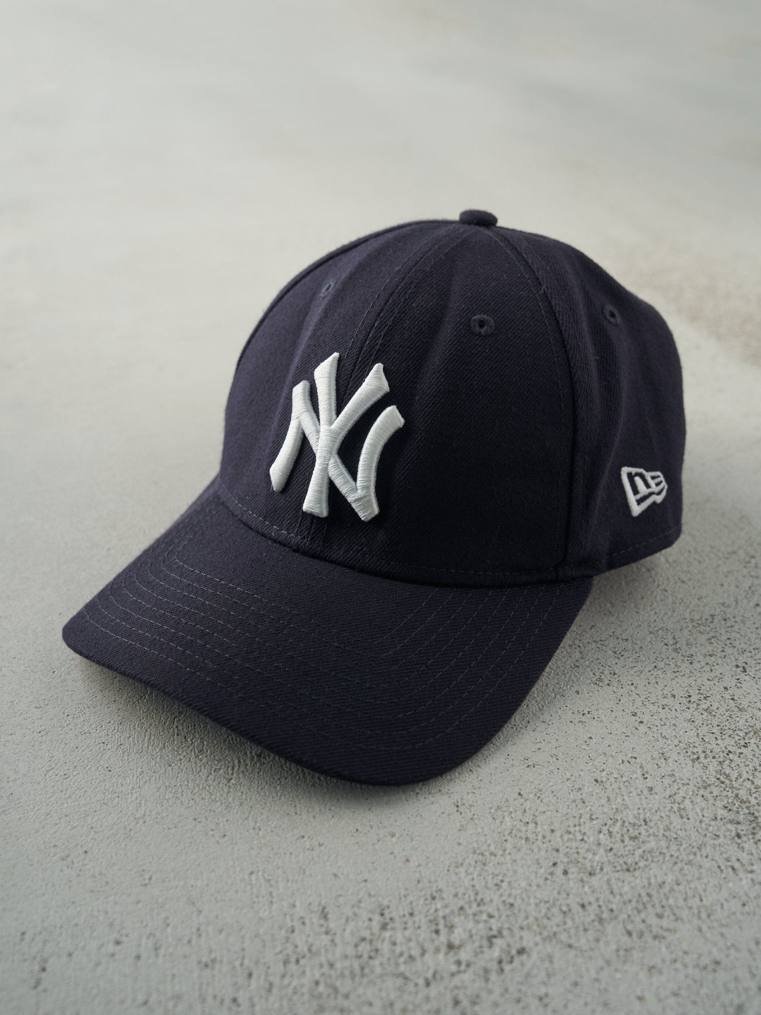 Vintage Y2K Navy Blue 9Forty Embroidered New York Yankees Strapback Hat