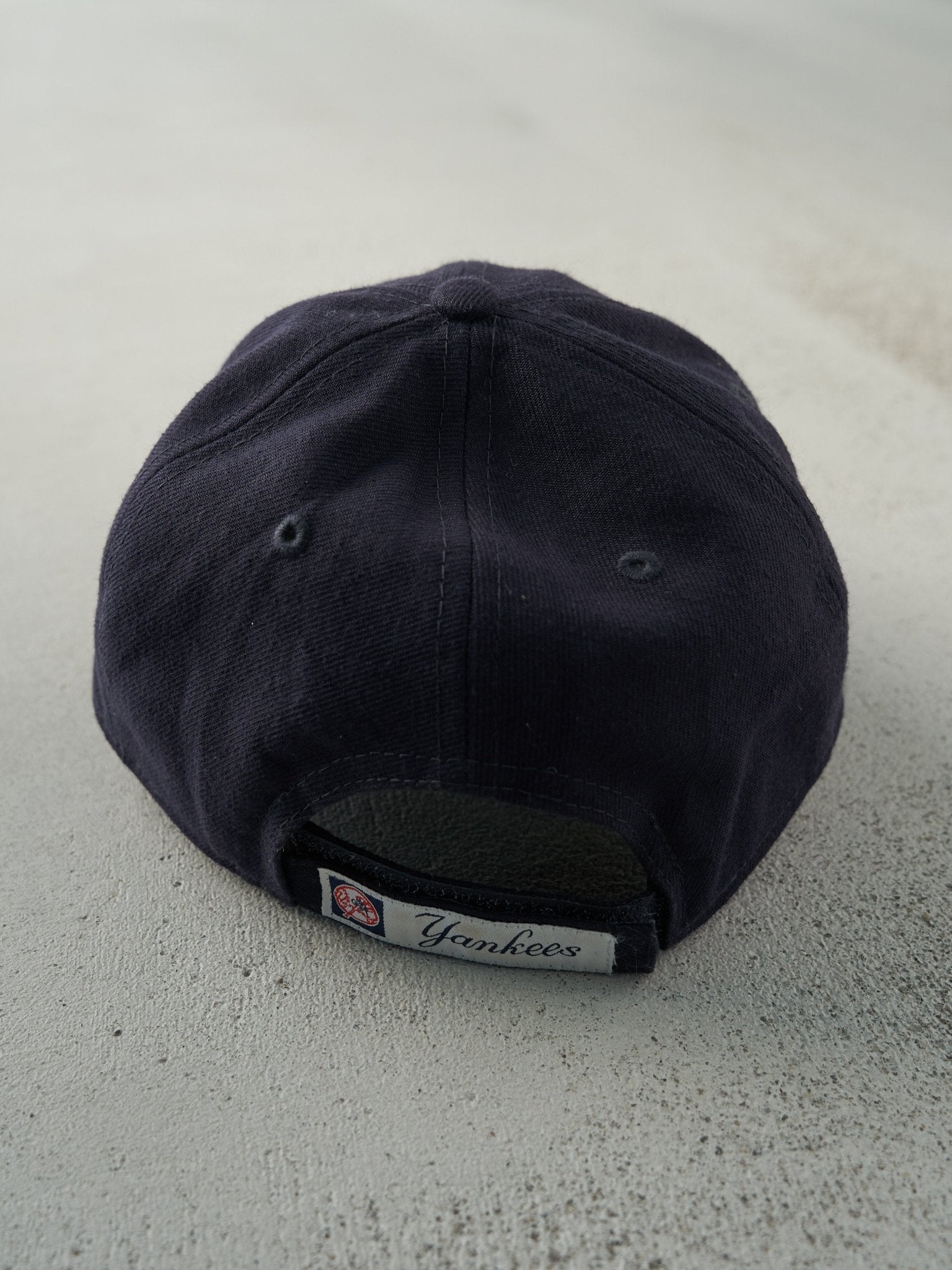 Vintage Y2K Navy Blue 9Forty Embroidered New York Yankees Strapback Hat