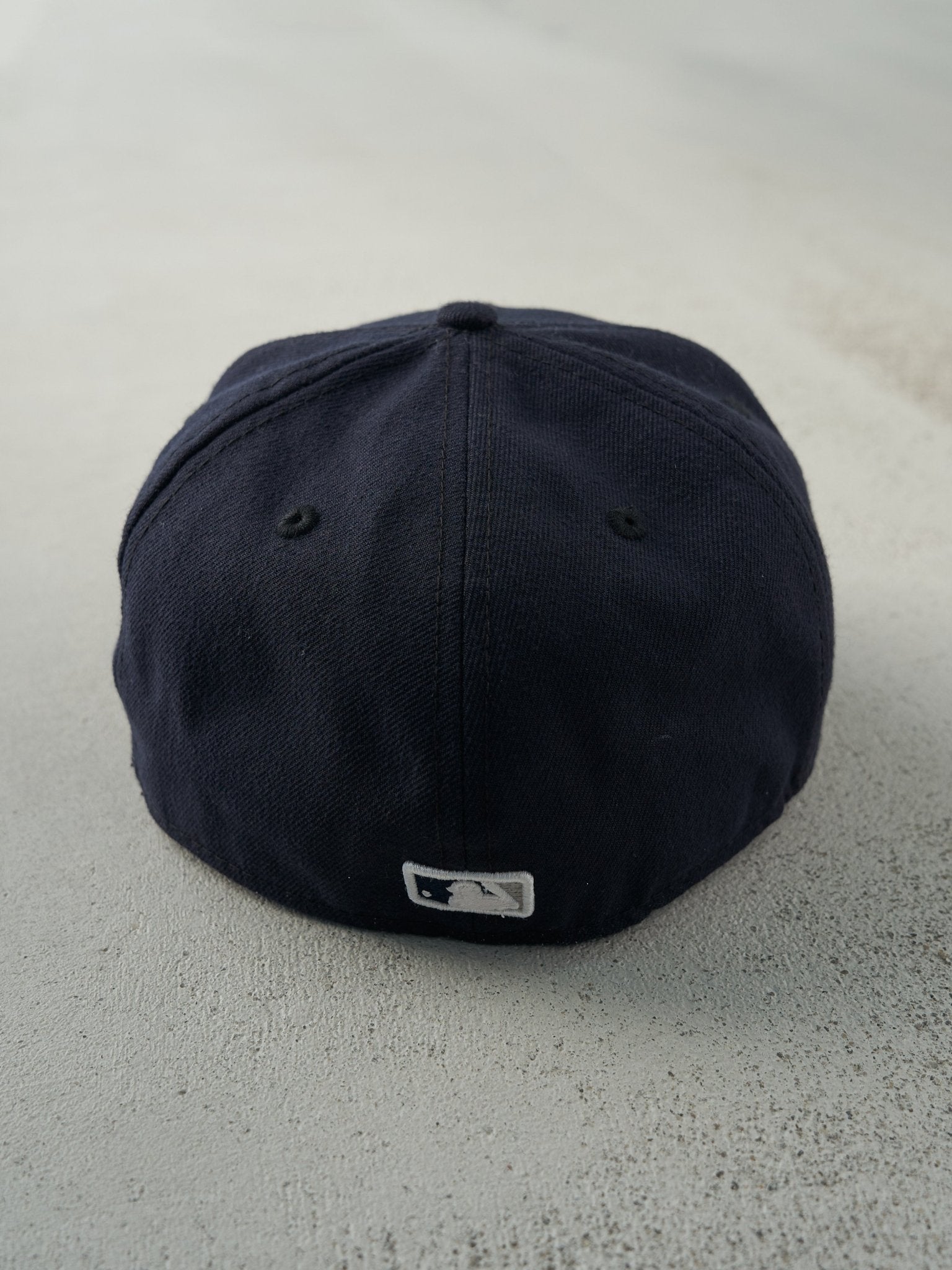 Vintage Y2K Navy Blue 59Fifty Embroidered New York Yankees Fitted Hat (7 1/8)