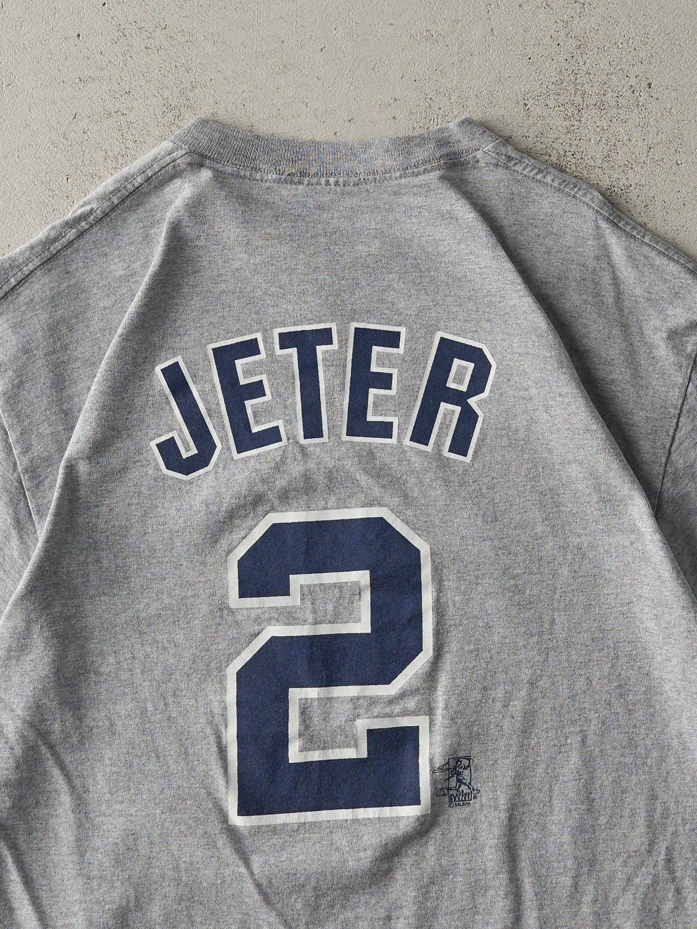 Vintage Y2K Grey New York Yankees Derek Jeter Player Tee (M)