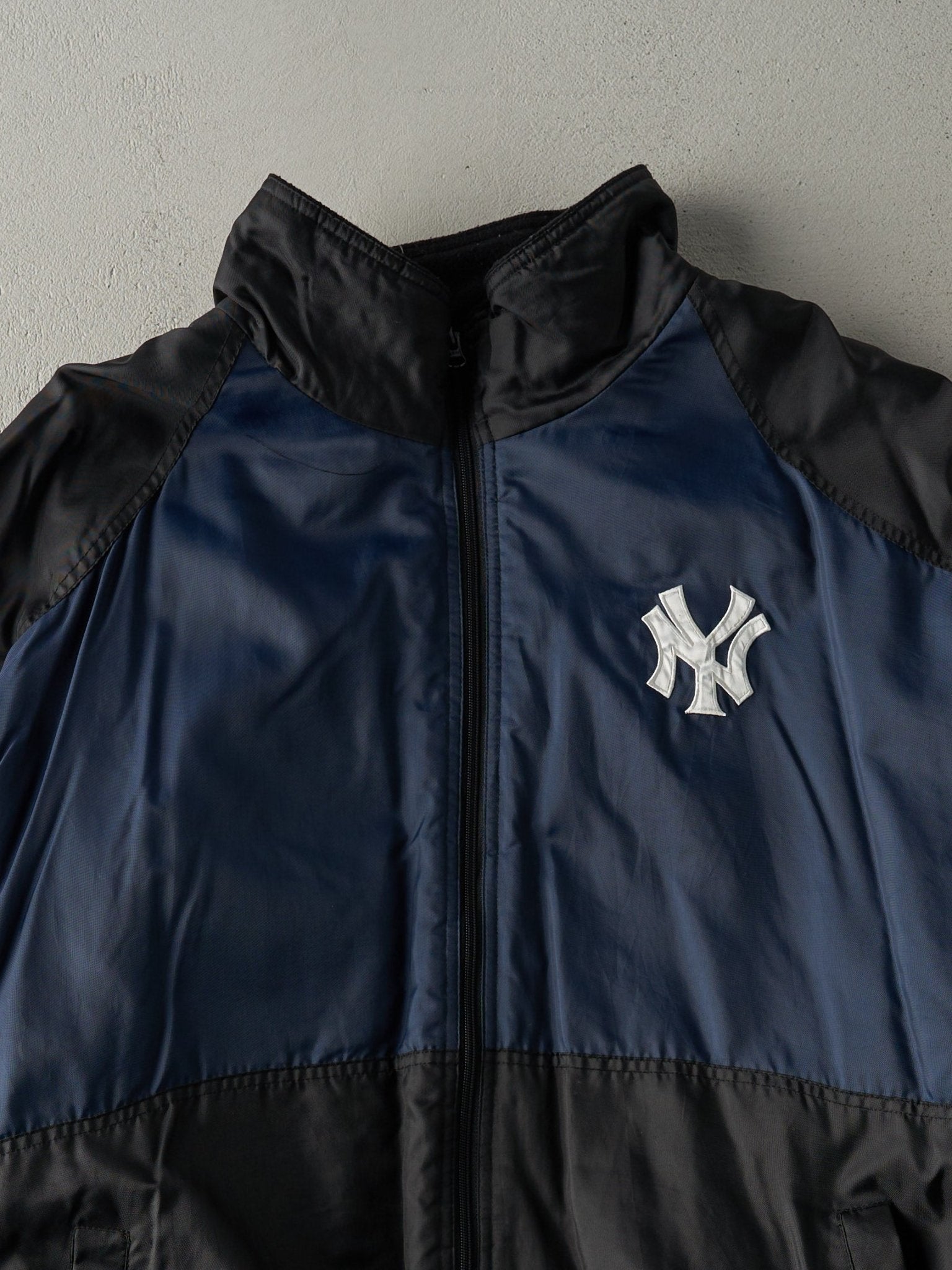Vintage 90s Black & Navy Blue Embroidered New York Yankees Puffer Jacket (XXL)