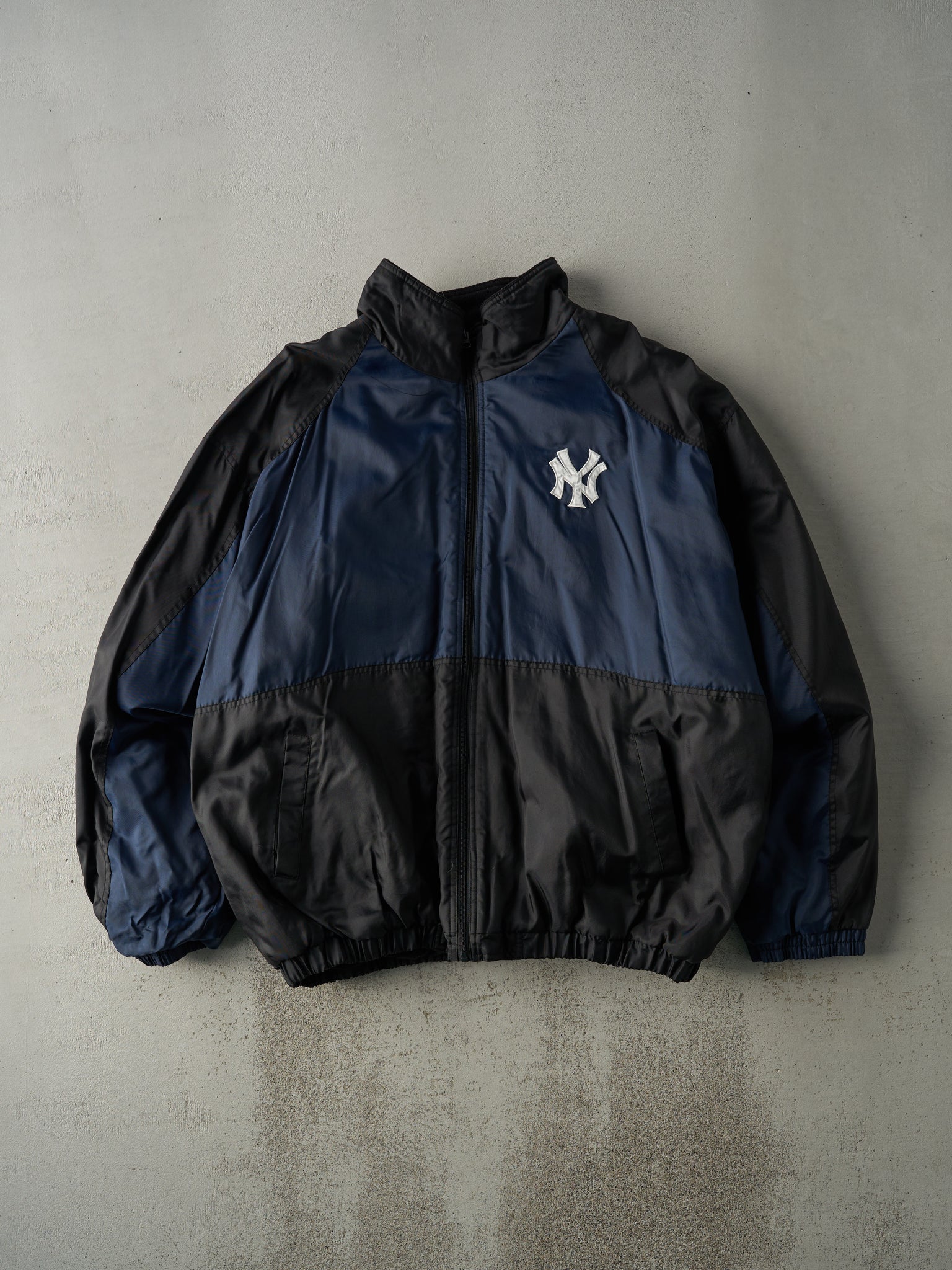 Vintage 90s Black & Navy Blue Embroidered New York Yankees Puffer Jacket (XXL)