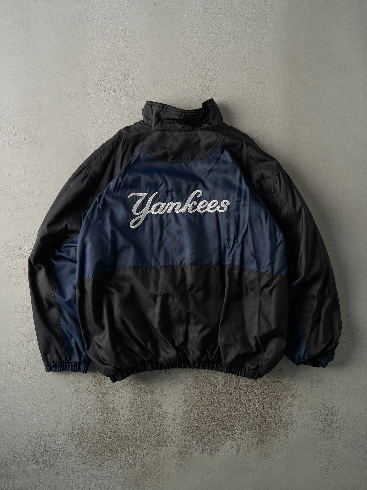 Vintage 90s Black & Navy Blue Embroidered New York Yankees Puffer Jacket (XXL)