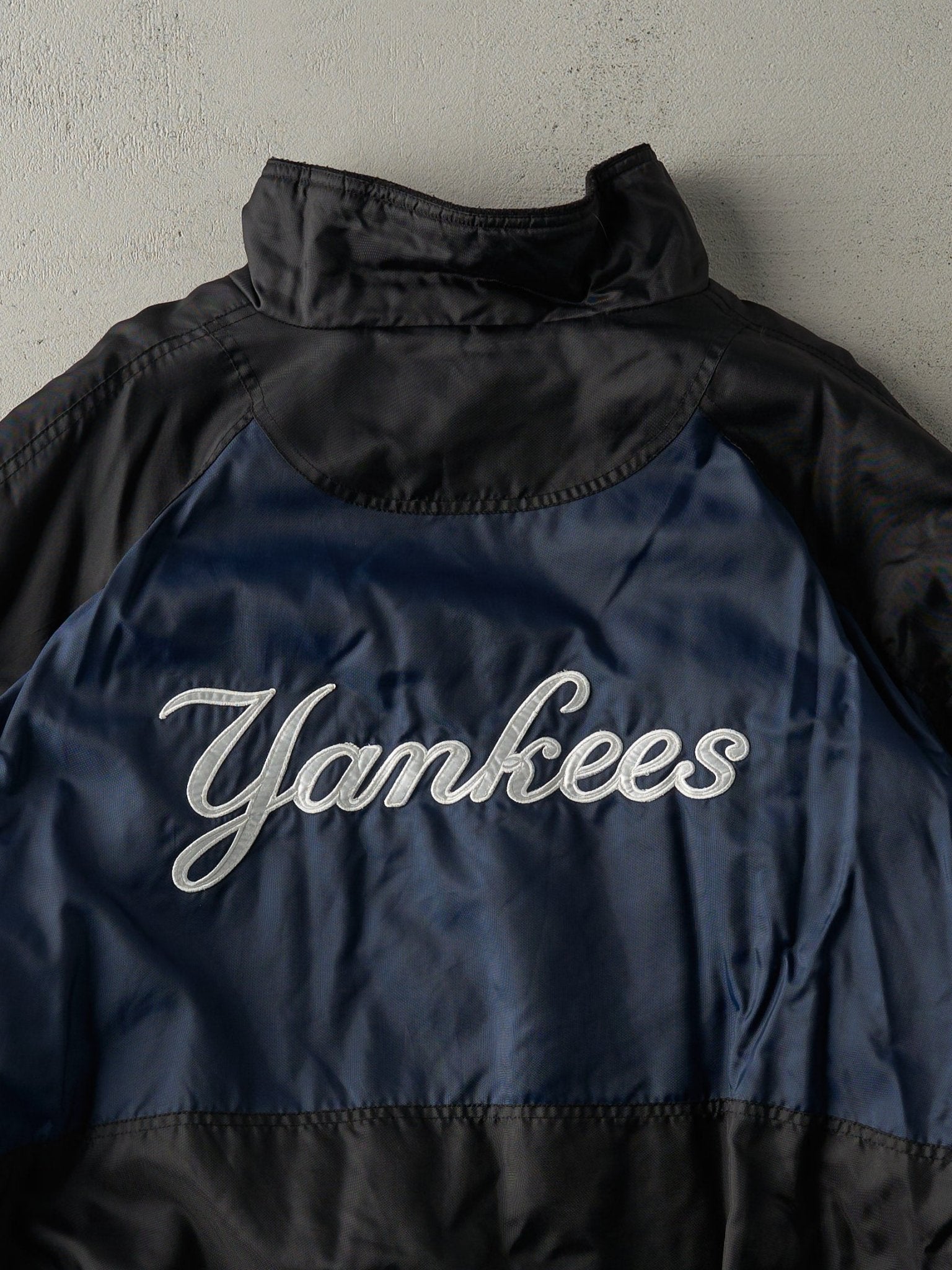 Vintage 90s Black & Navy Blue Embroidered New York Yankees Puffer Jacket (XXL)