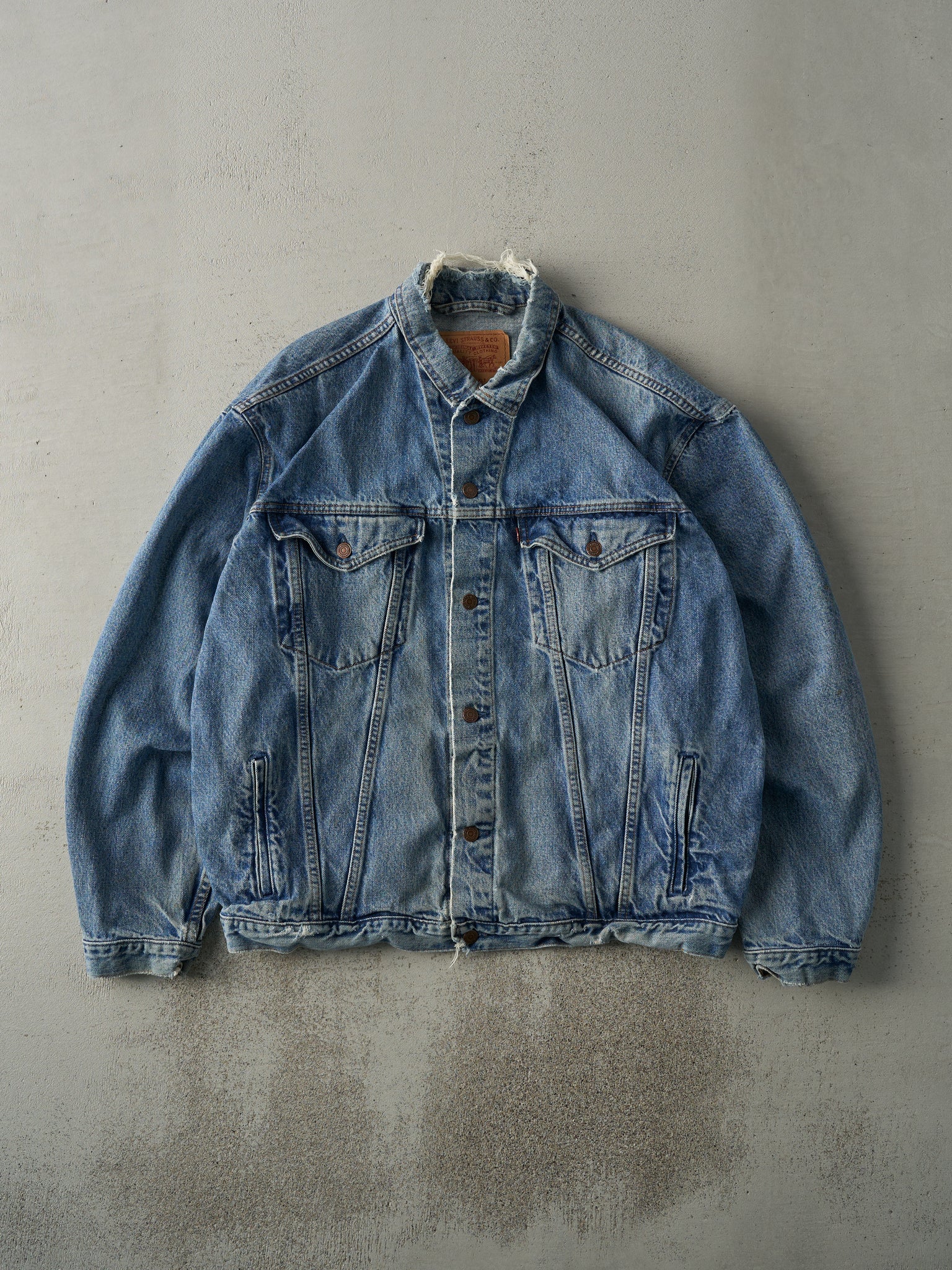 Vintage 90s Light Wash Levi's Type 3 Denim Jacket (XL)