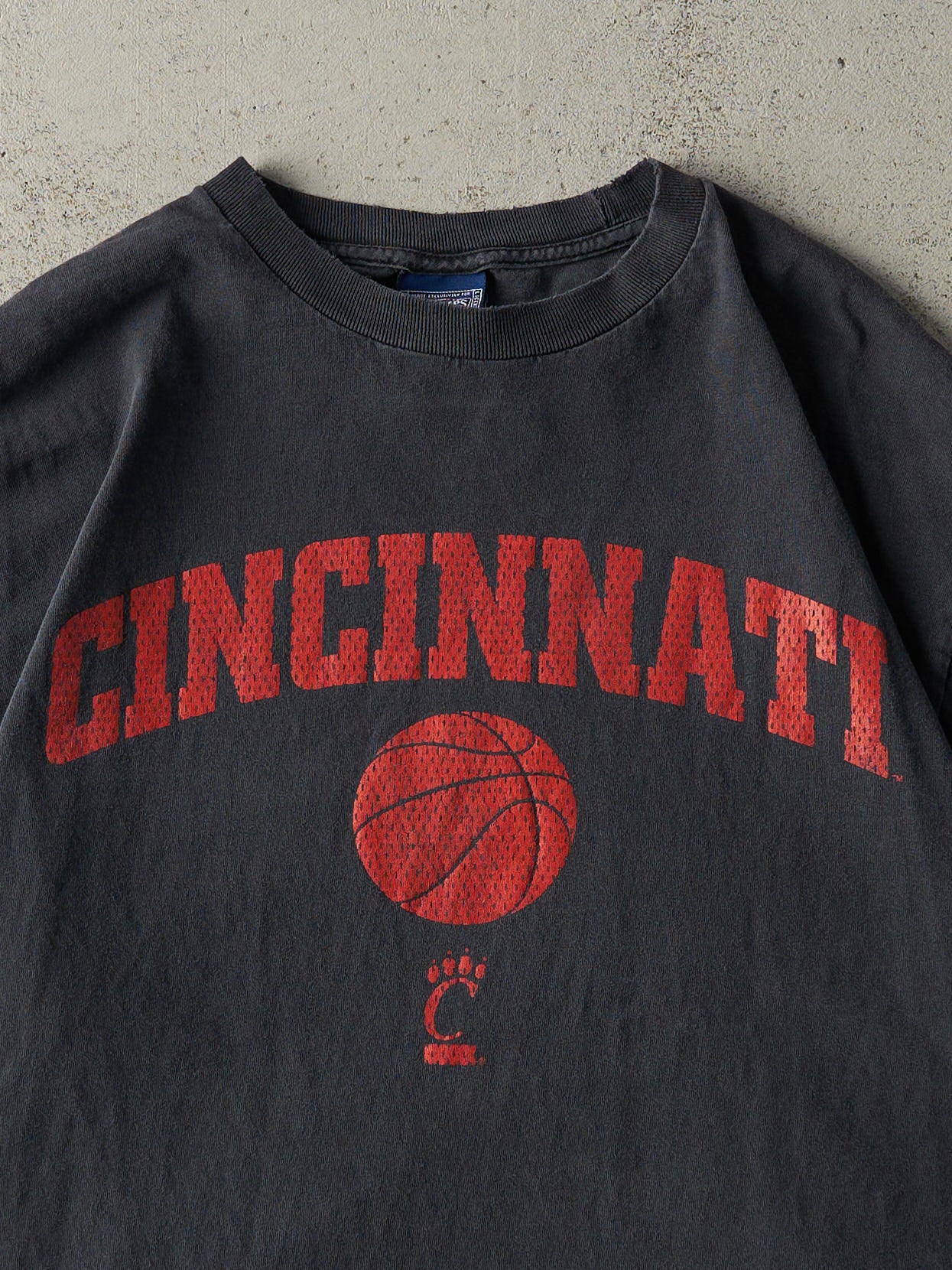 Vintage Y2K Faded Black University of Cincinnati Tee (M)