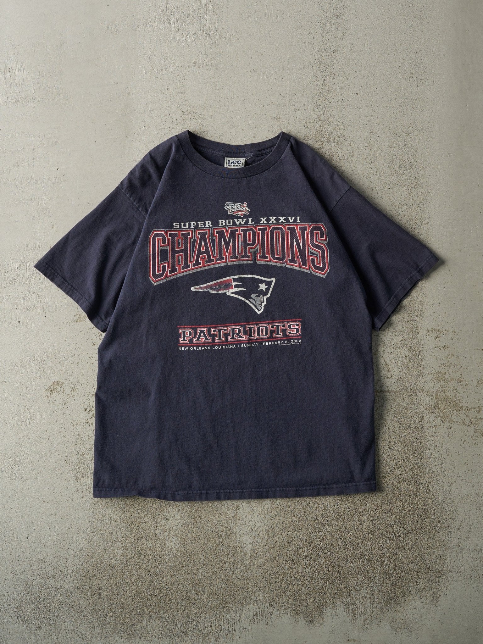 Vintage 02' Blue Super Bowl XXXVI Champions New England Patriots Tee (M)