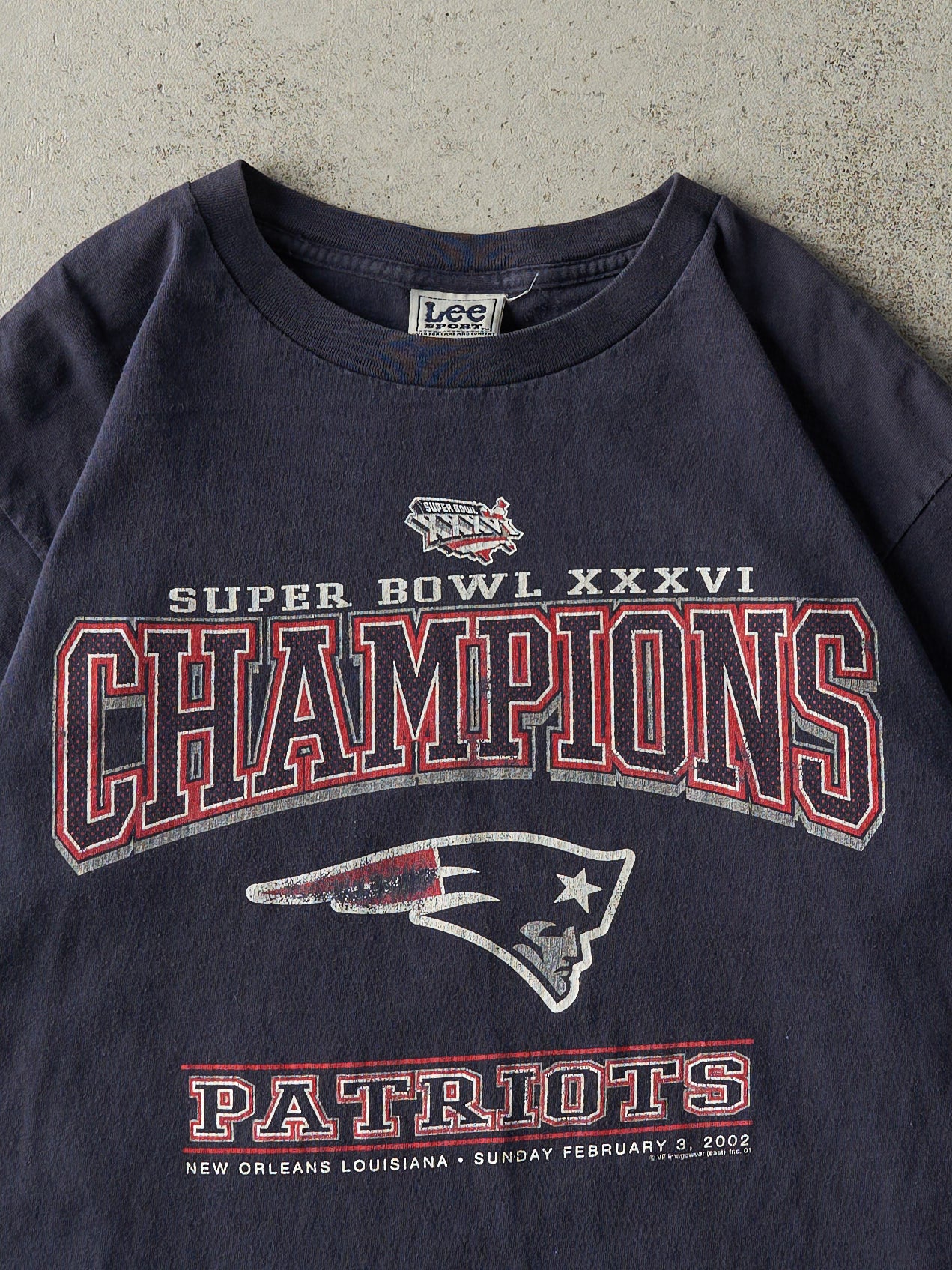 Vintage 02' Blue Super Bowl XXXVI Champions New England Patriots Tee (M)