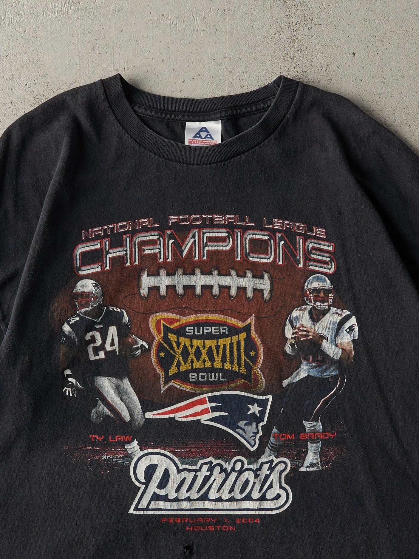 Vintage 04' Black New England Patriots Super Bowl Champions Tee (L)