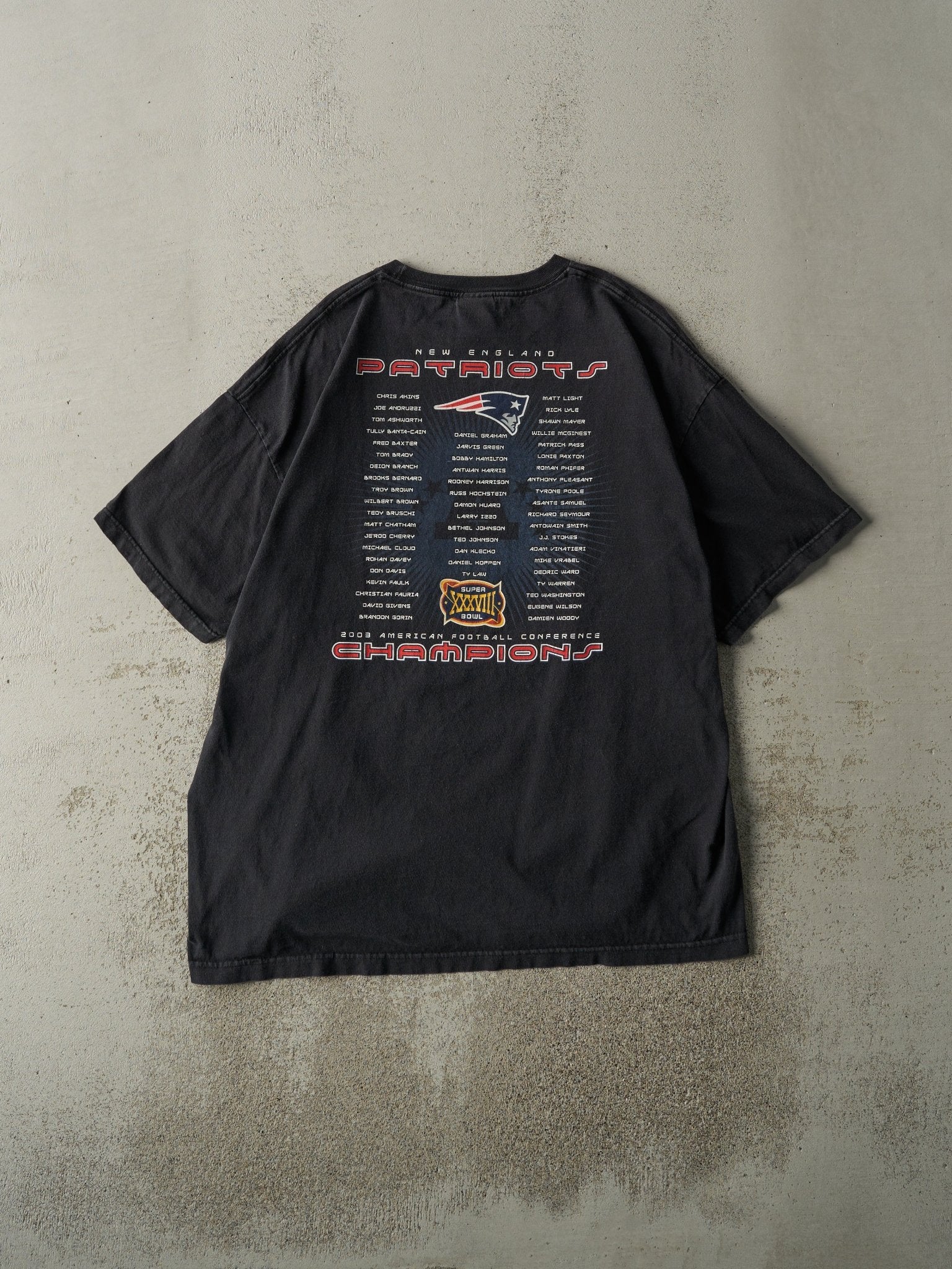 Vintage 04' Black New England Patriots Super Bowl Champions Tee (L)