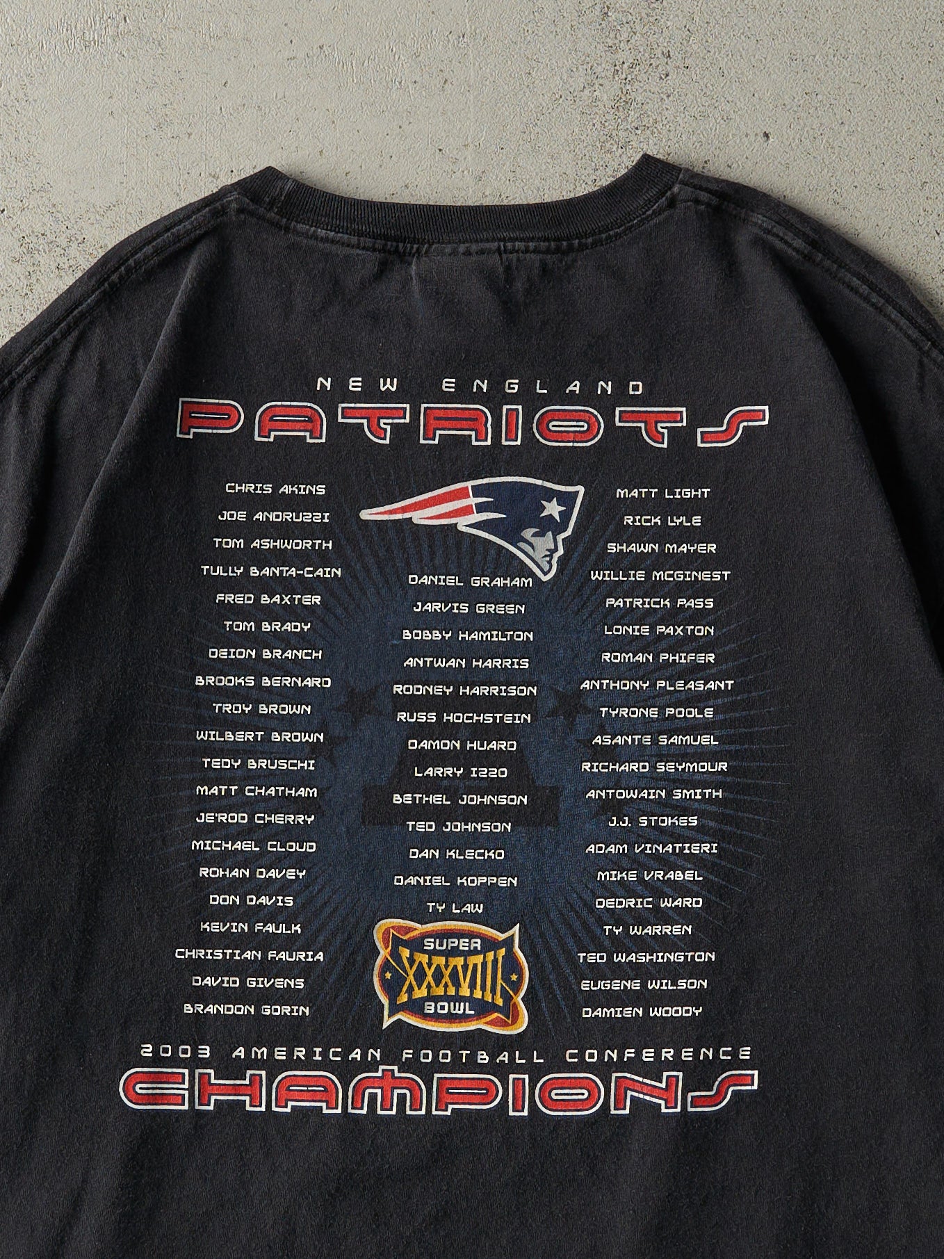 Vintage 04' Black New England Patriots Super Bowl Champions Tee (L)