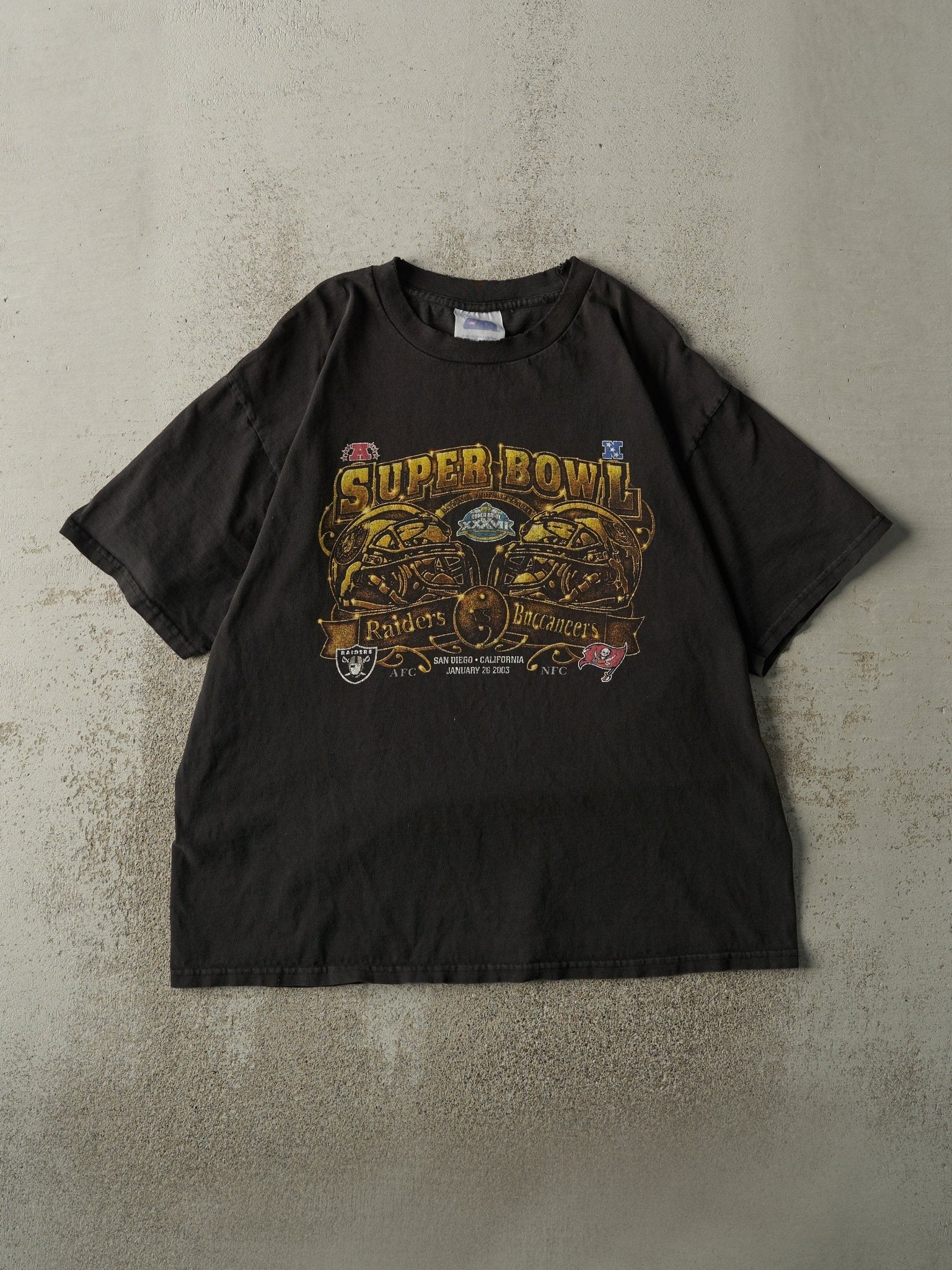 Vintage 03' Black Super Bowl Raiders vs Buccaneers Tee (L)